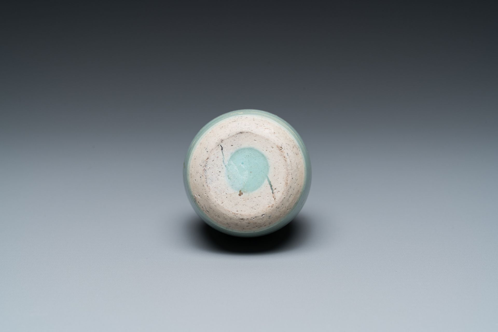 A Chinese celadon-glazed miniature 'kundika' vase, Song/Yuan - Image 6 of 16