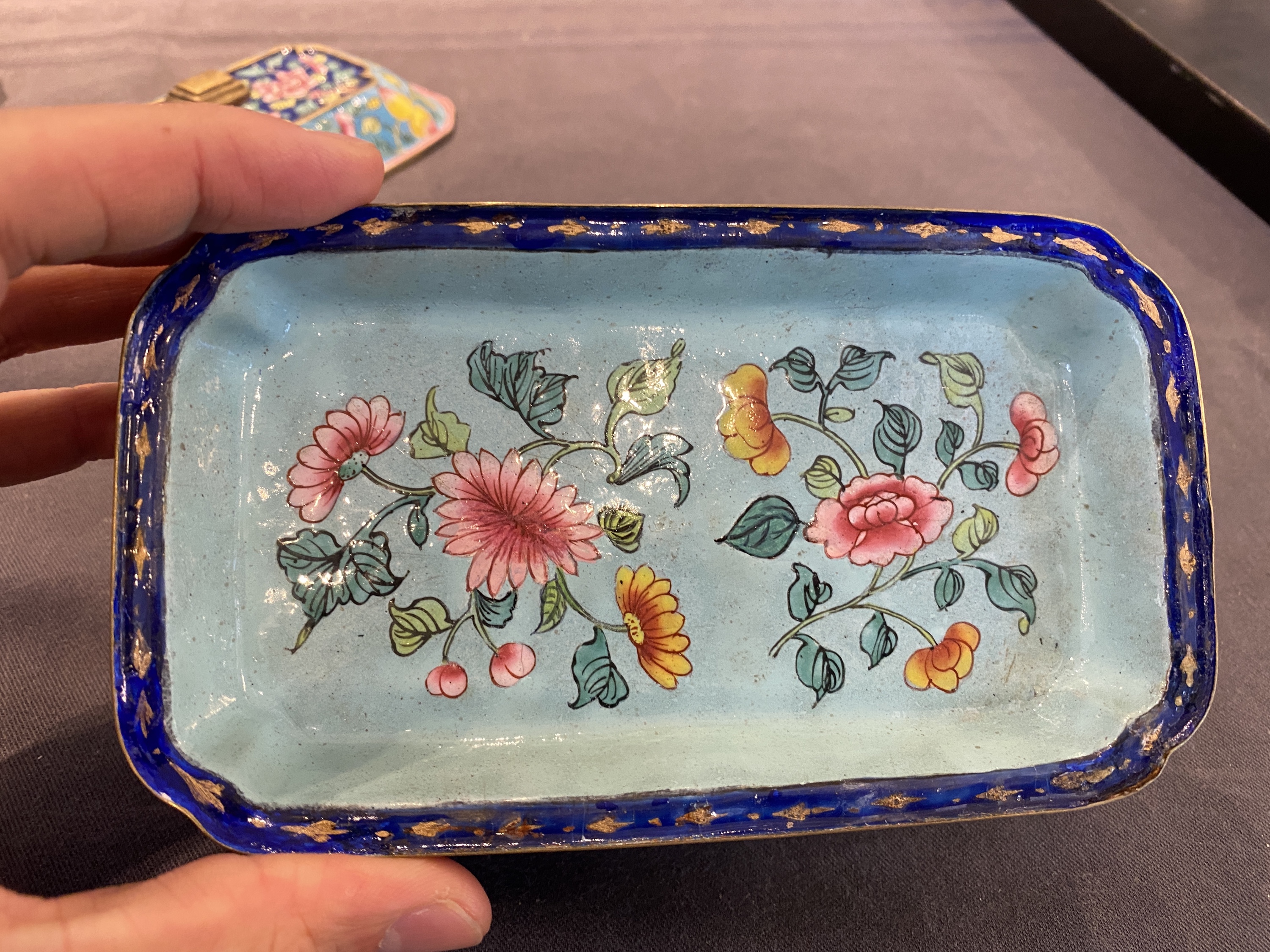 A Chinese Canton enamel covered box and interior tray for the Vietnamese market, 19th C. - Image 14 of 37