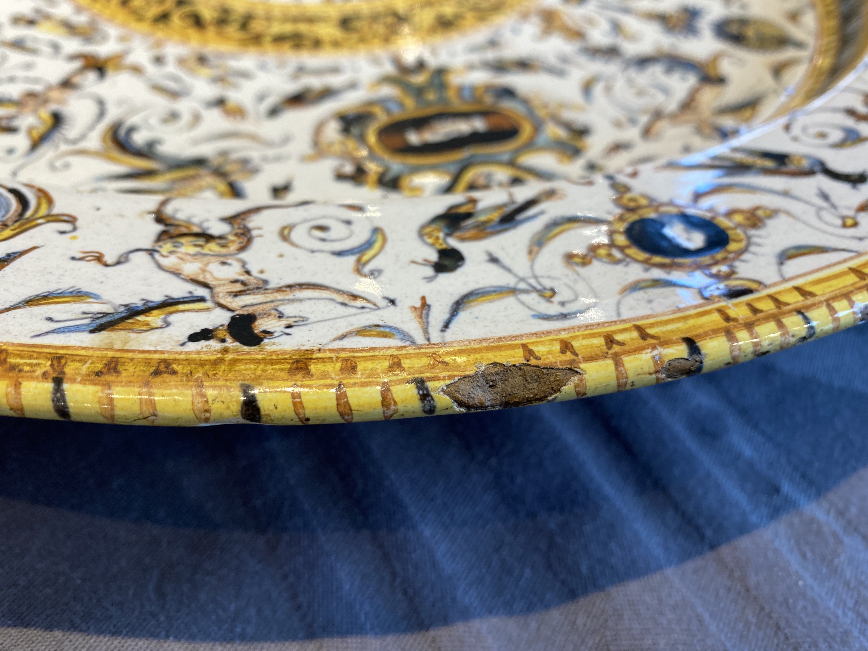 A large Italian maiolica dish with the arms of Cardinal Toschi, Deruta, dated 1609 - Image 10 of 24