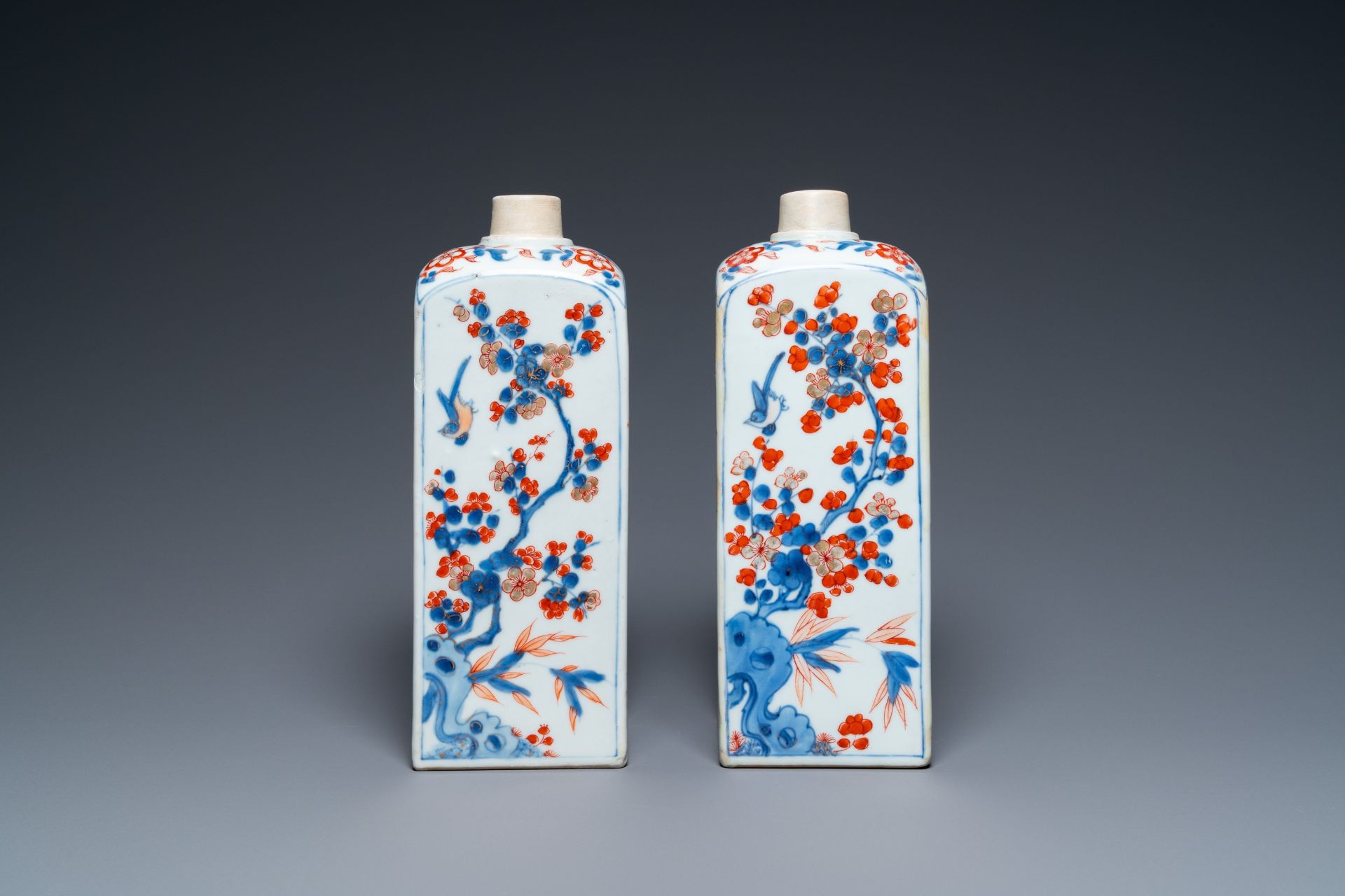 A pair of square Chinese Imari-style bottles, Kangxi - Image 2 of 7