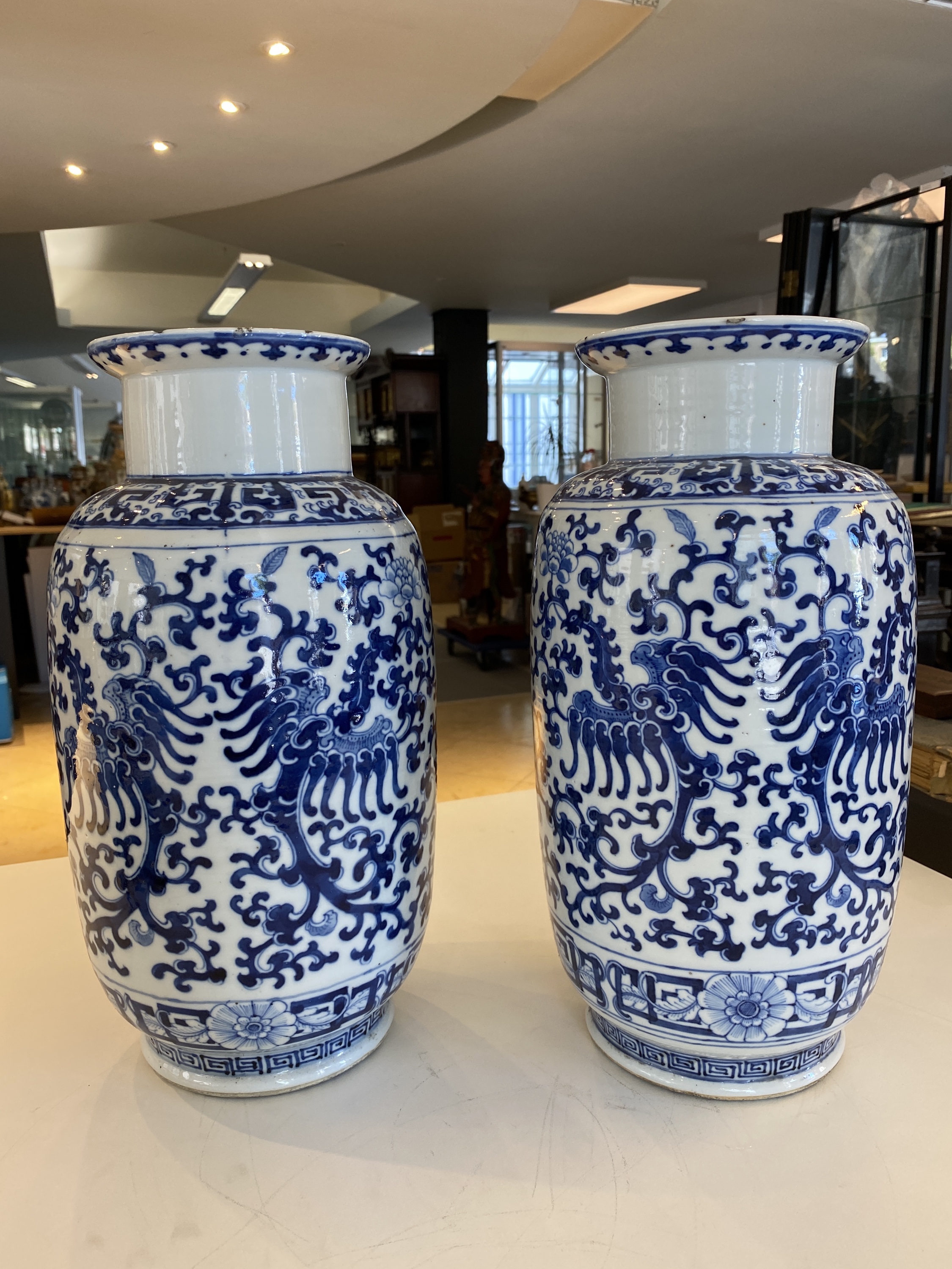A pair of Chinese blue and white 'phoenix' vases, Kangxi mark, 19th C. - Image 7 of 30