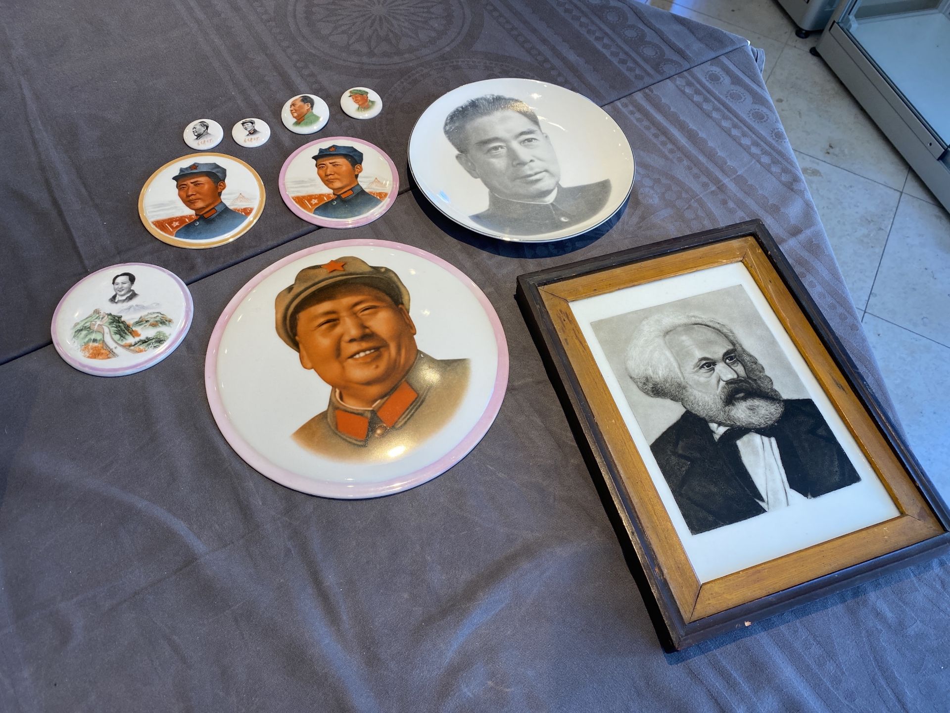 Nine Chinese communist portrait medallions and a plaque depicting Karl Marx, 20th C. - Image 8 of 23