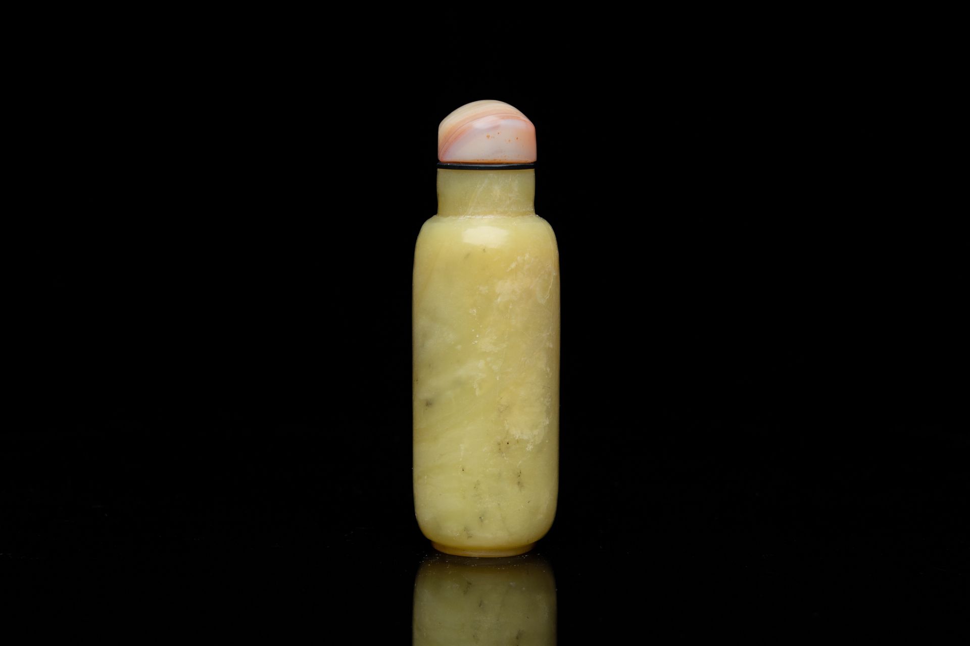 A Chinese yellow jade snuff bottle, Qing - Image 4 of 13