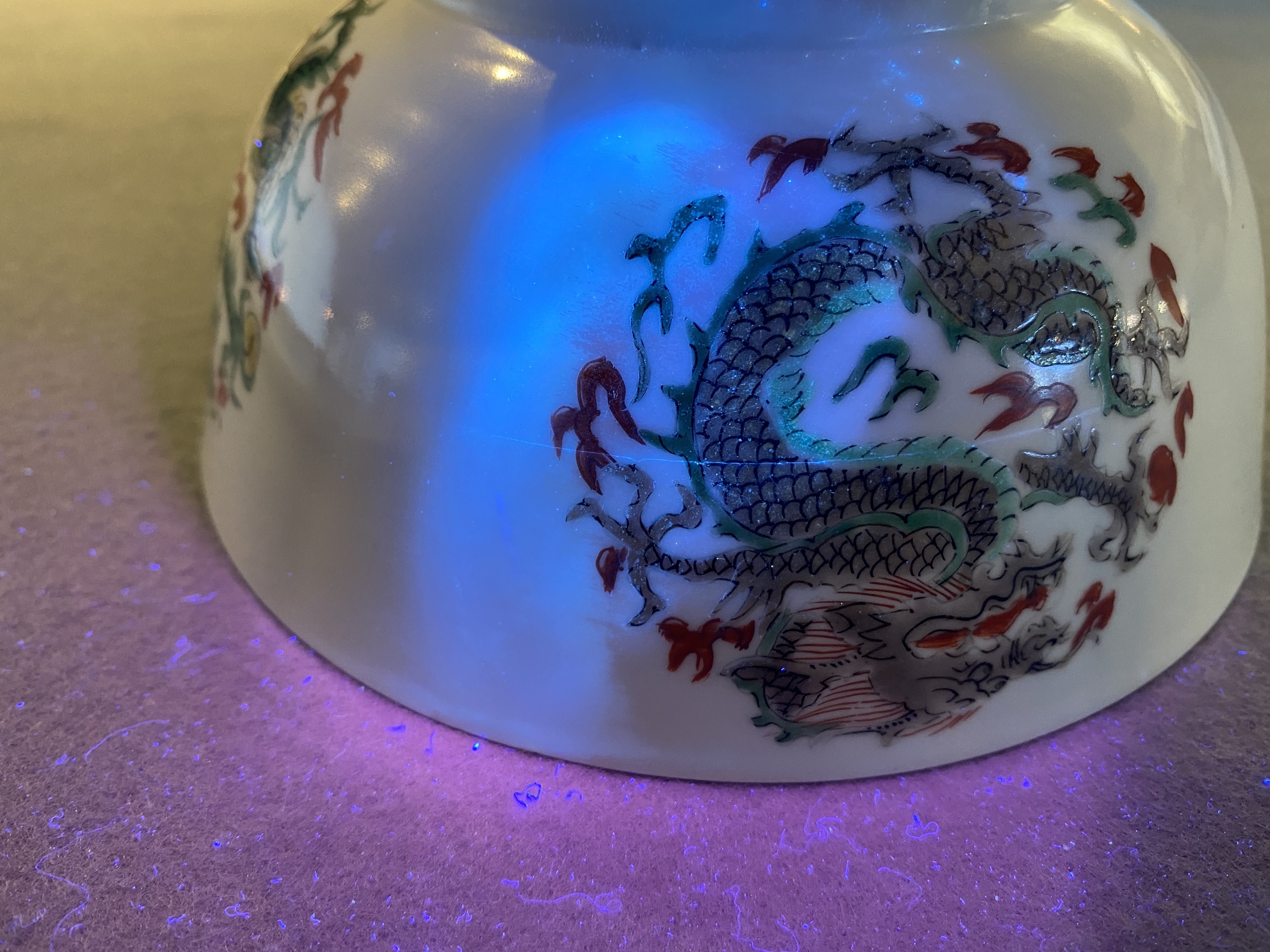 A rare Chinese famille verte 'dragon' bowl, Chenghua mark, Kangxi - Image 22 of 24