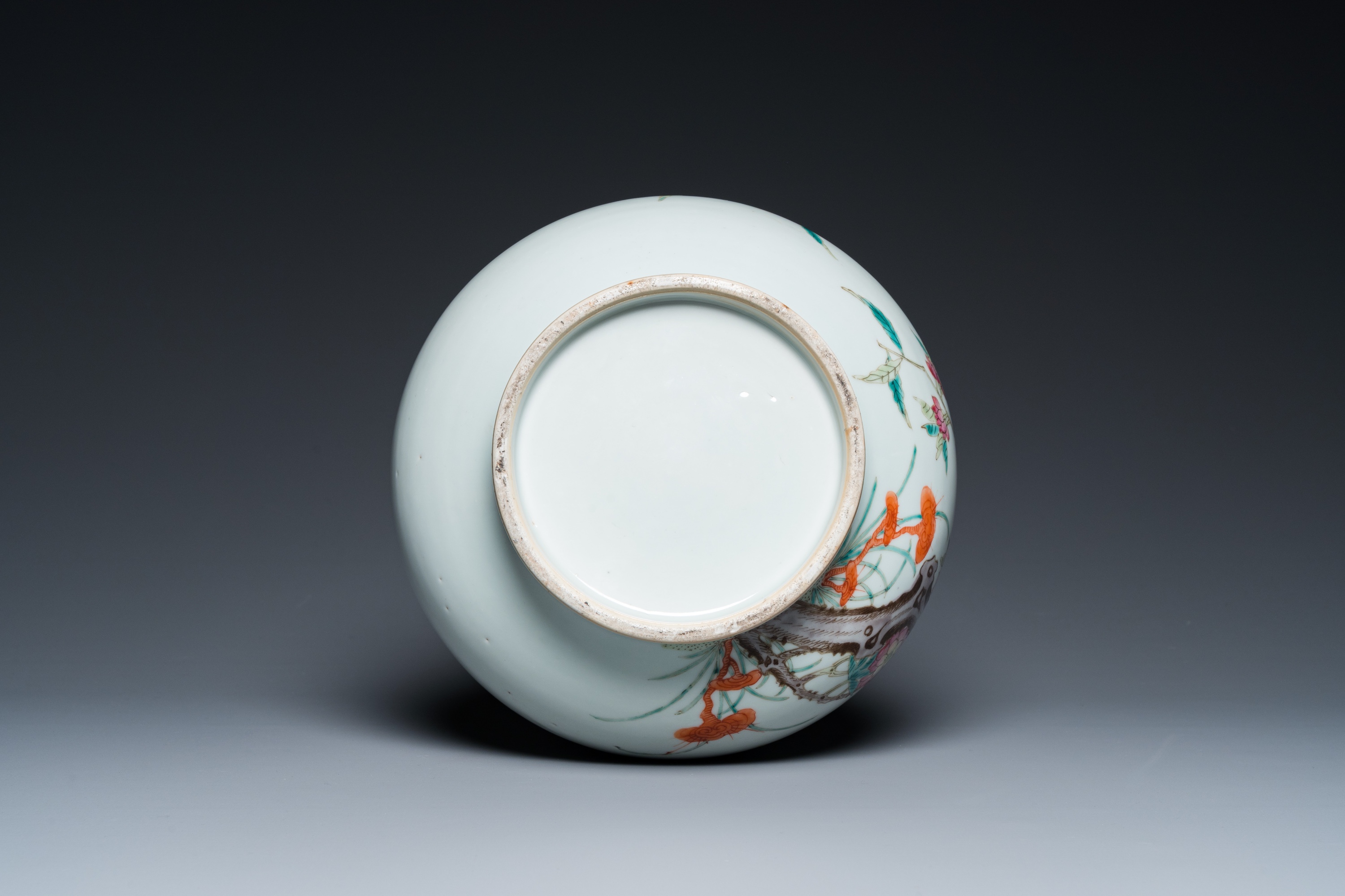 A Chinese famille rose 'nine peaches' bottle vase, 19th C. - Image 6 of 18