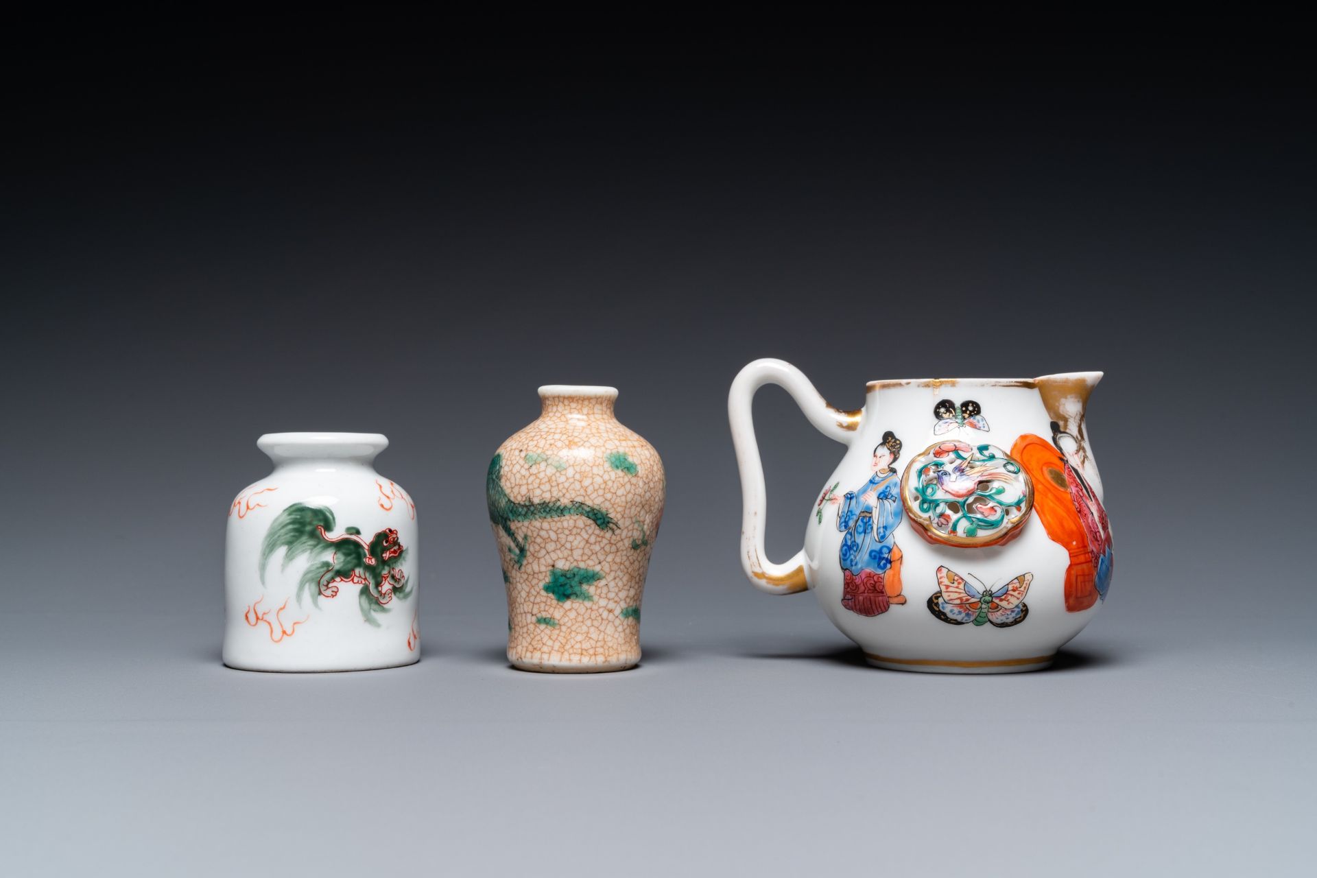 Six various Chinese vases and a 'Wu Shuang Pu' jug, 19/20th C. - Bild 10 aus 13