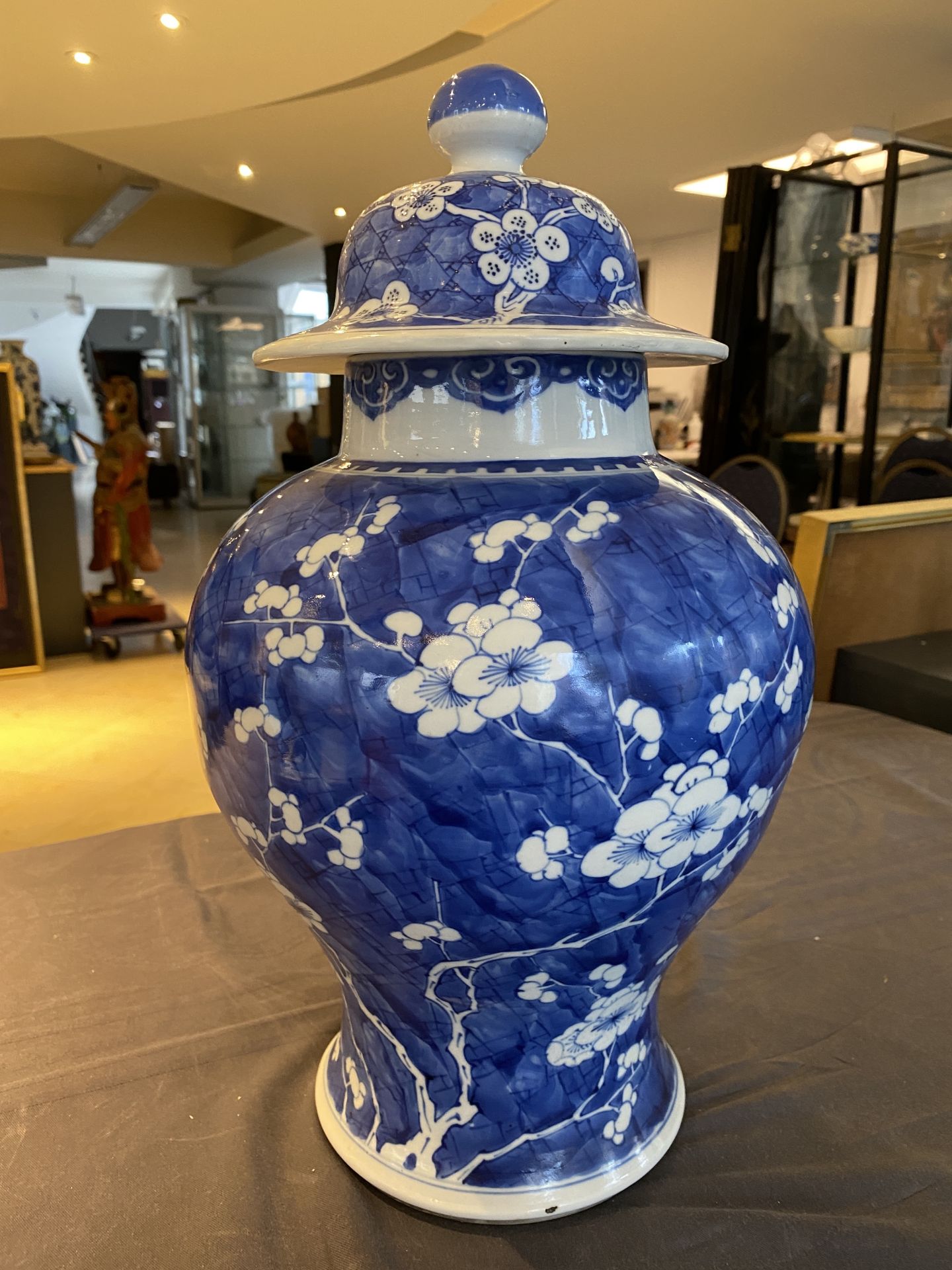 A Chinese blue and white 'prunus on cracked ice' vase and cover, Kangxi - Image 8 of 29