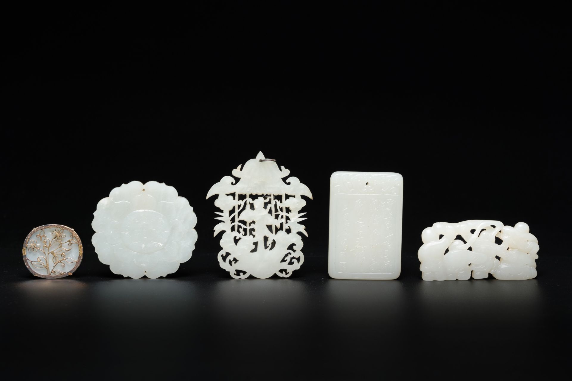 Five Chinese celadon and white jade carvings, 19/20th C. - Image 3 of 3