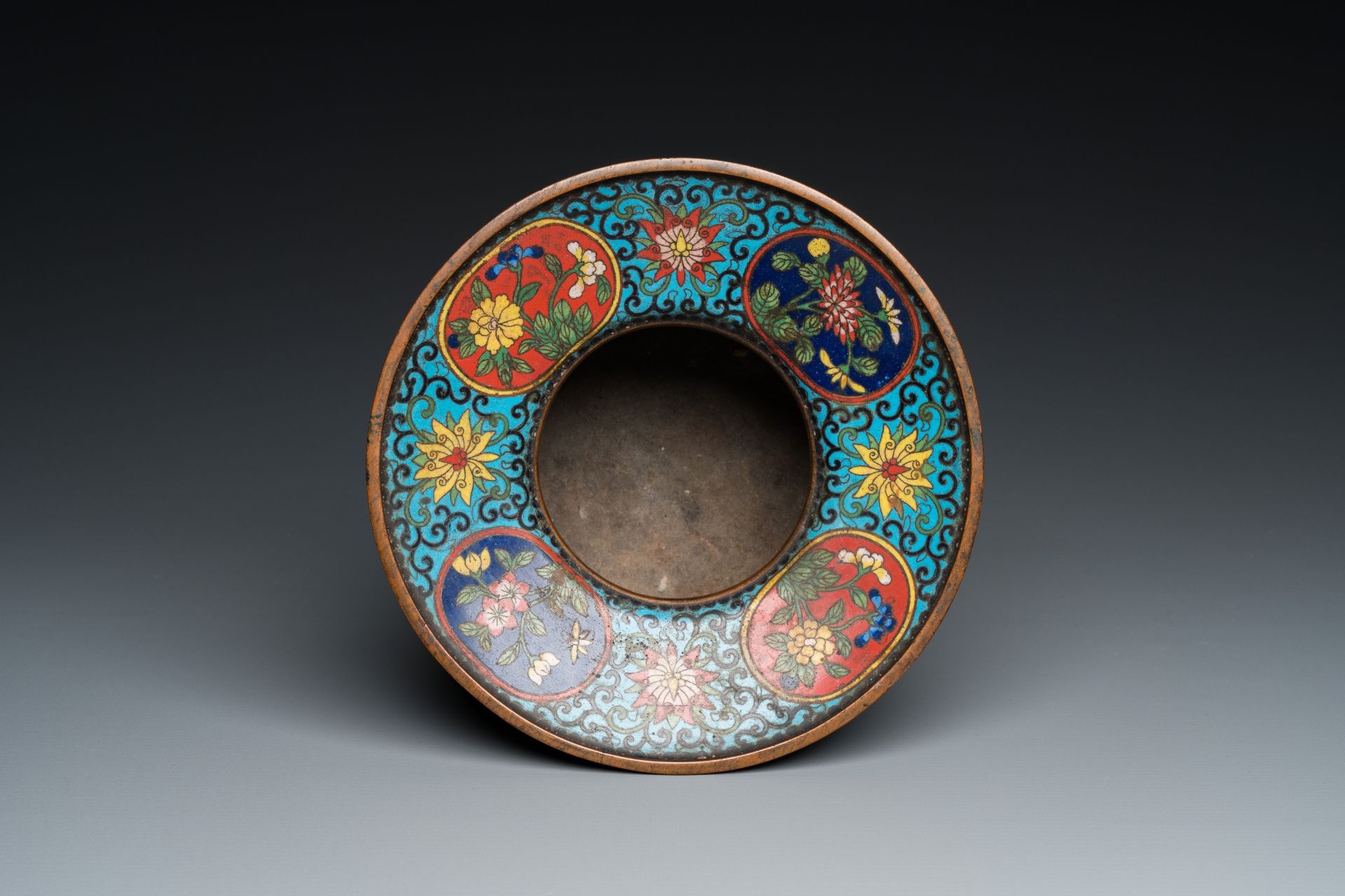 A Chinese cloisonnŽ spittoon or 'zhadou', Qianlong - Image 6 of 7