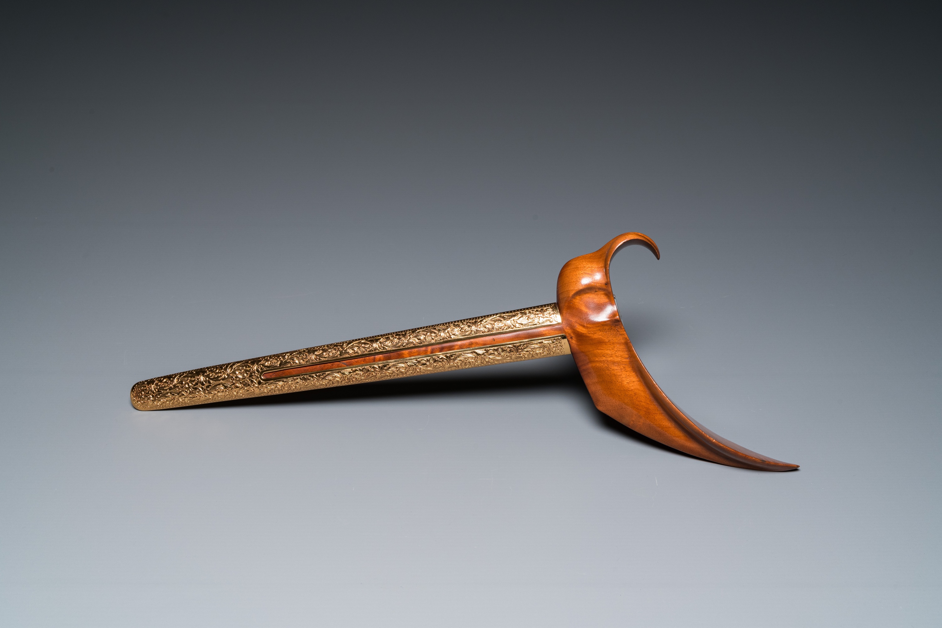 An Indonesian 'kris' or 'keris' dagger in polished Javanese wood with gold, gilt silver and precious - Image 2 of 9