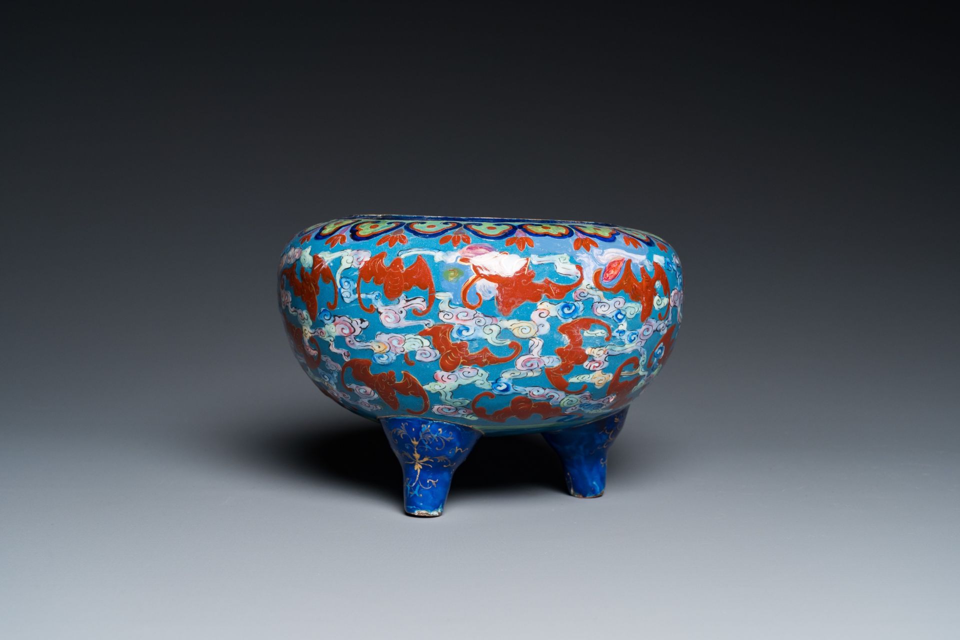 A Chinese blue-ground Canton enamel dish and a censer, Yongzheng/Qianlong - Image 7 of 9