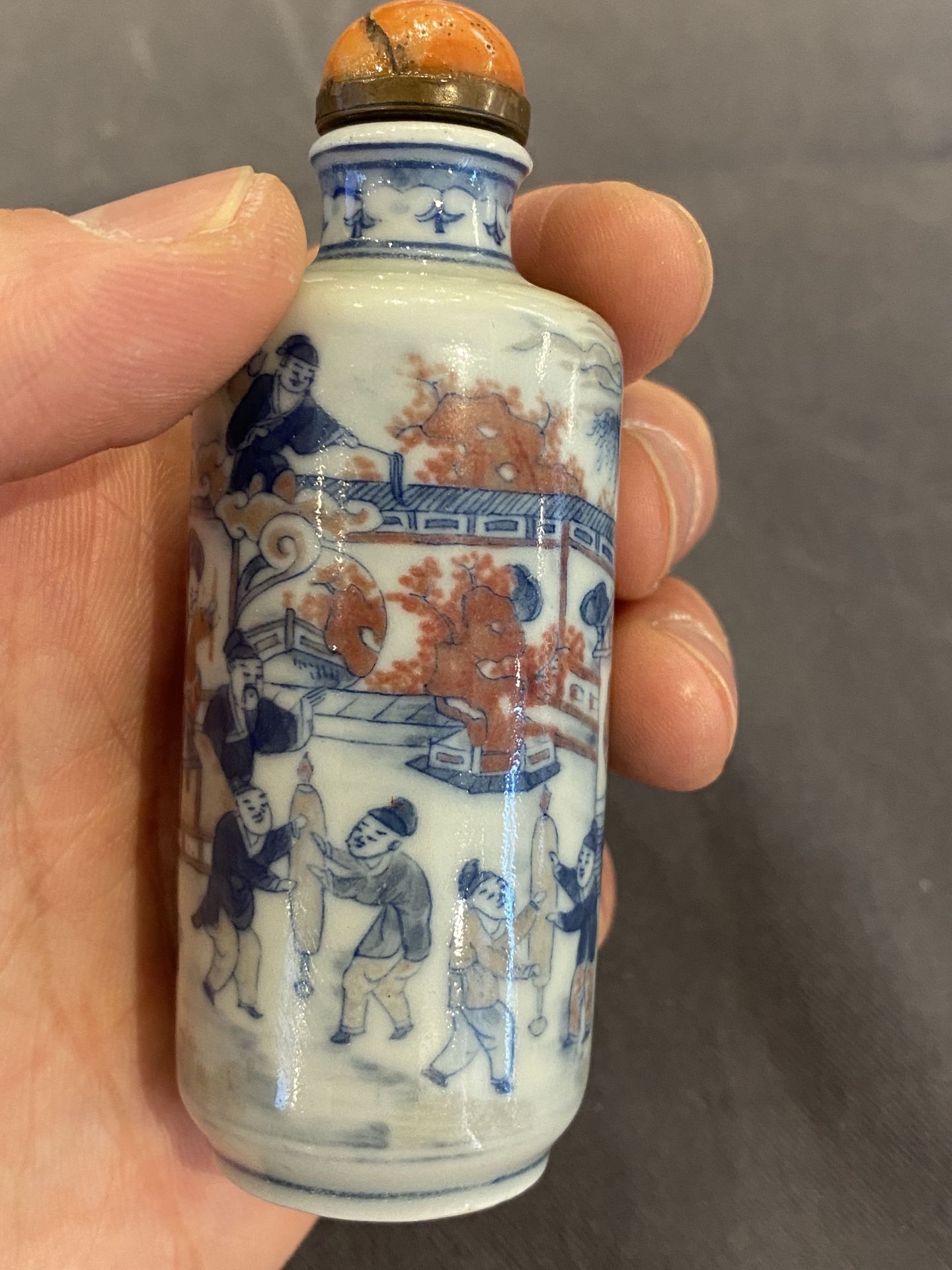 A Chinese blue, white and copper-red snuff bottle, 19th C. - Image 10 of 16