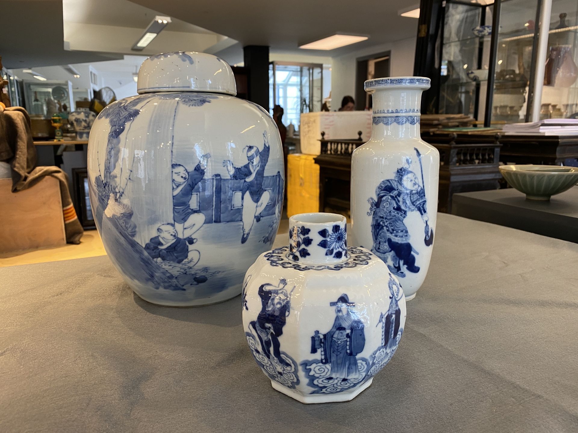 Three Chinese blue and white vases, 19th C. - Image 8 of 36