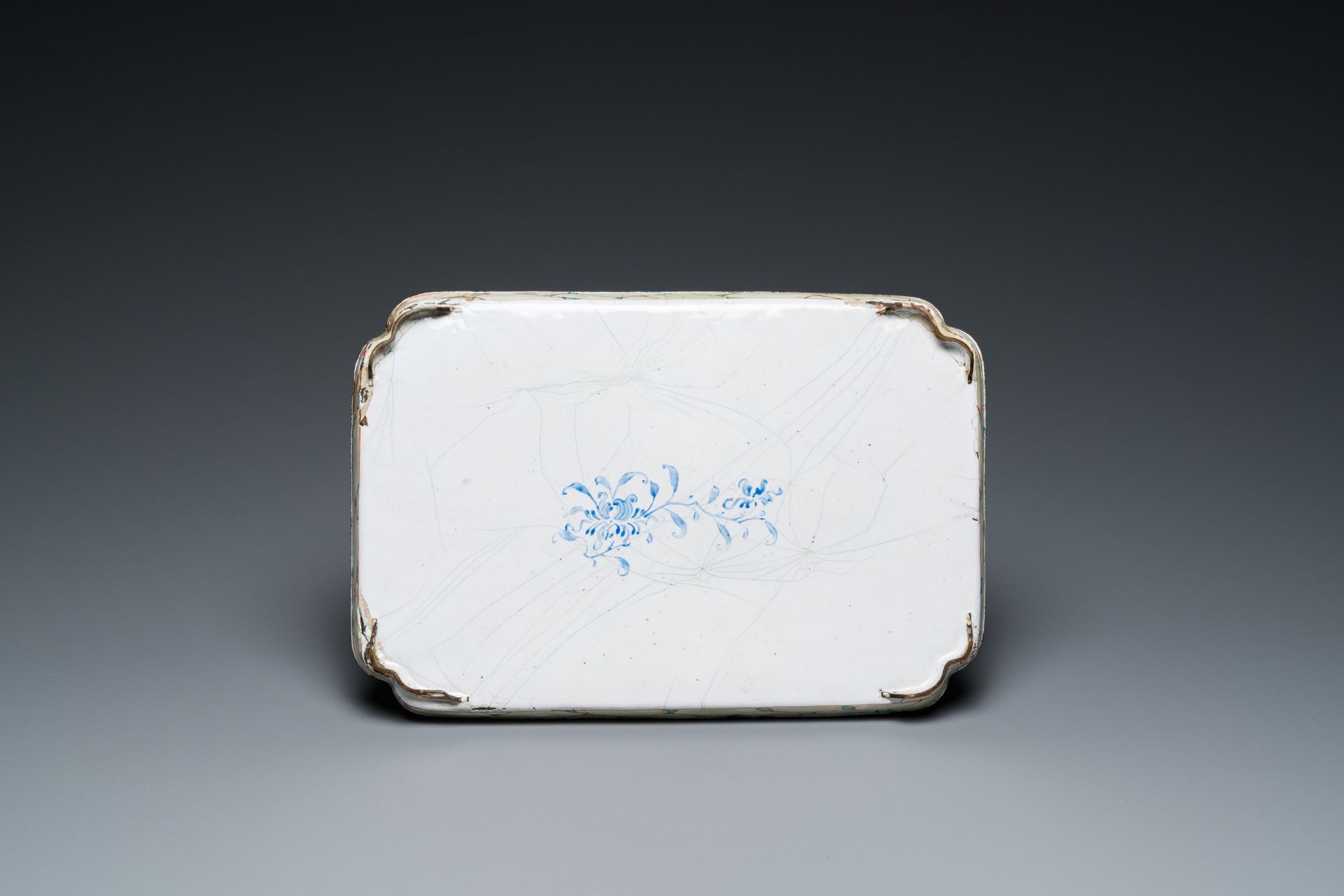 Two Chinese rectangular Canton enamel trays, Yongzheng/Qianlong - Image 6 of 11