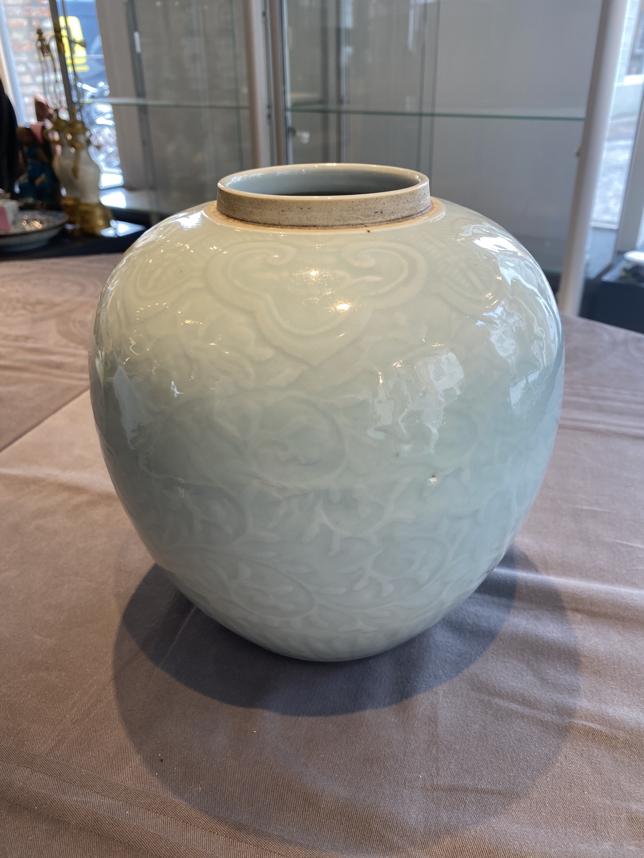 Six various Chinese blue and white, celadon and famille rose porcelain wares, 19/20th C. - Image 47 of 53