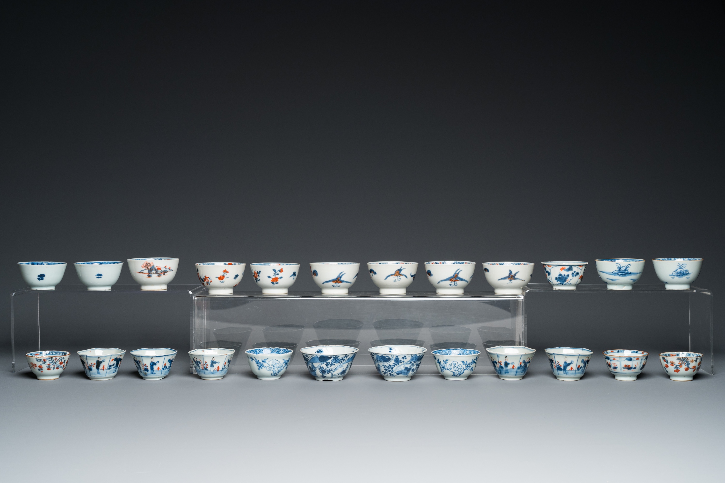 44 Chinese blue, white, famille rose and Imari-style cups and 62 saucers, Kangxi and later - Image 10 of 19