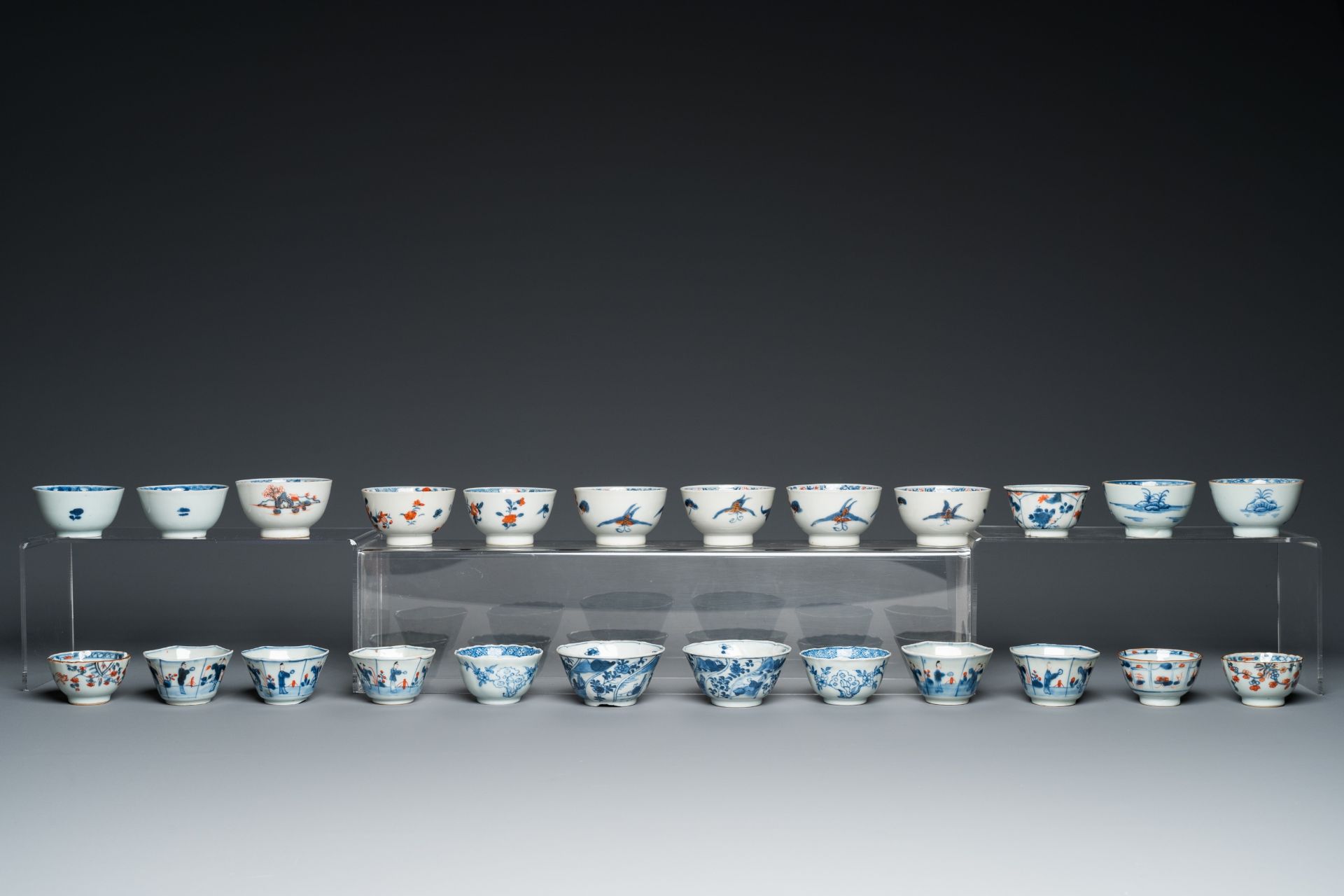 44 Chinese blue, white, famille rose and Imari-style cups and 62 saucers, Kangxi and later - Image 10 of 19