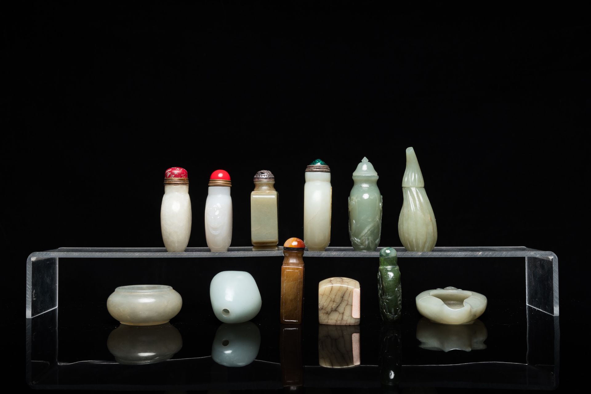 Nine Chinese jade snuff bottles, two brush washers and a seal, Qing and Republic - Image 5 of 8