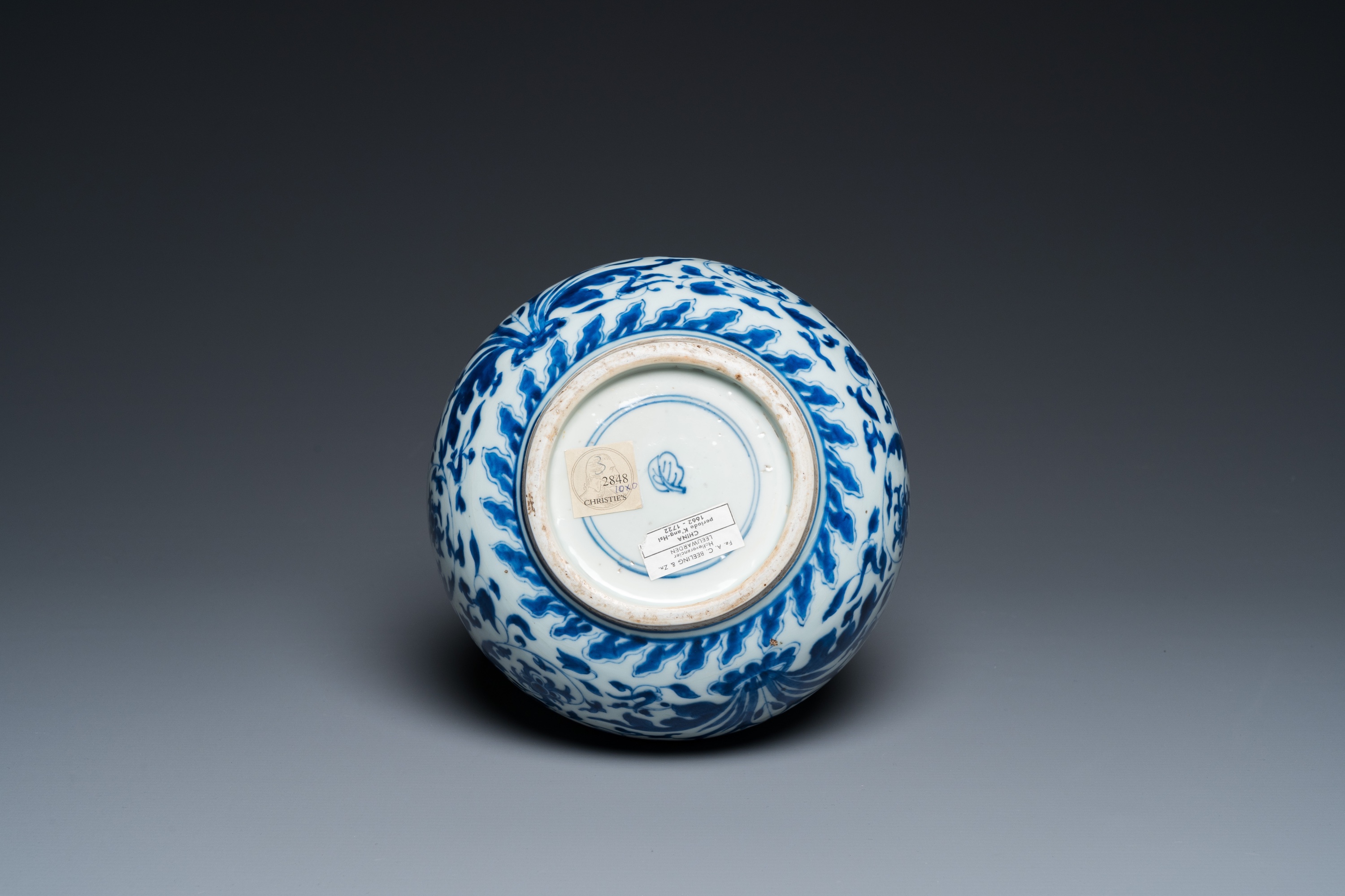 A Chinese blue and white bottle vase with floral design, Kangxi - Image 7 of 23