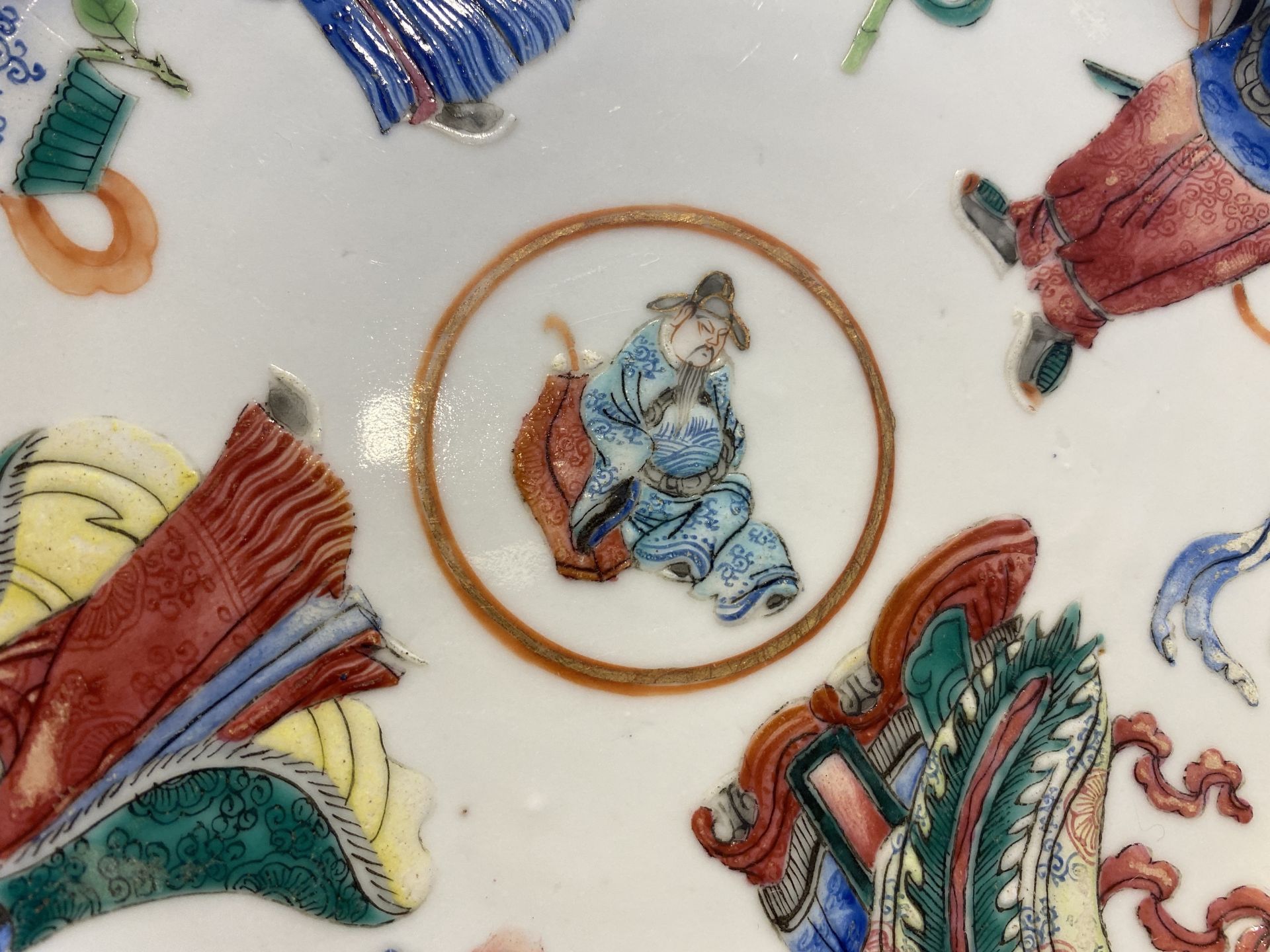 A pair of Chinese famille rose dishes, 19th C. - Image 6 of 14