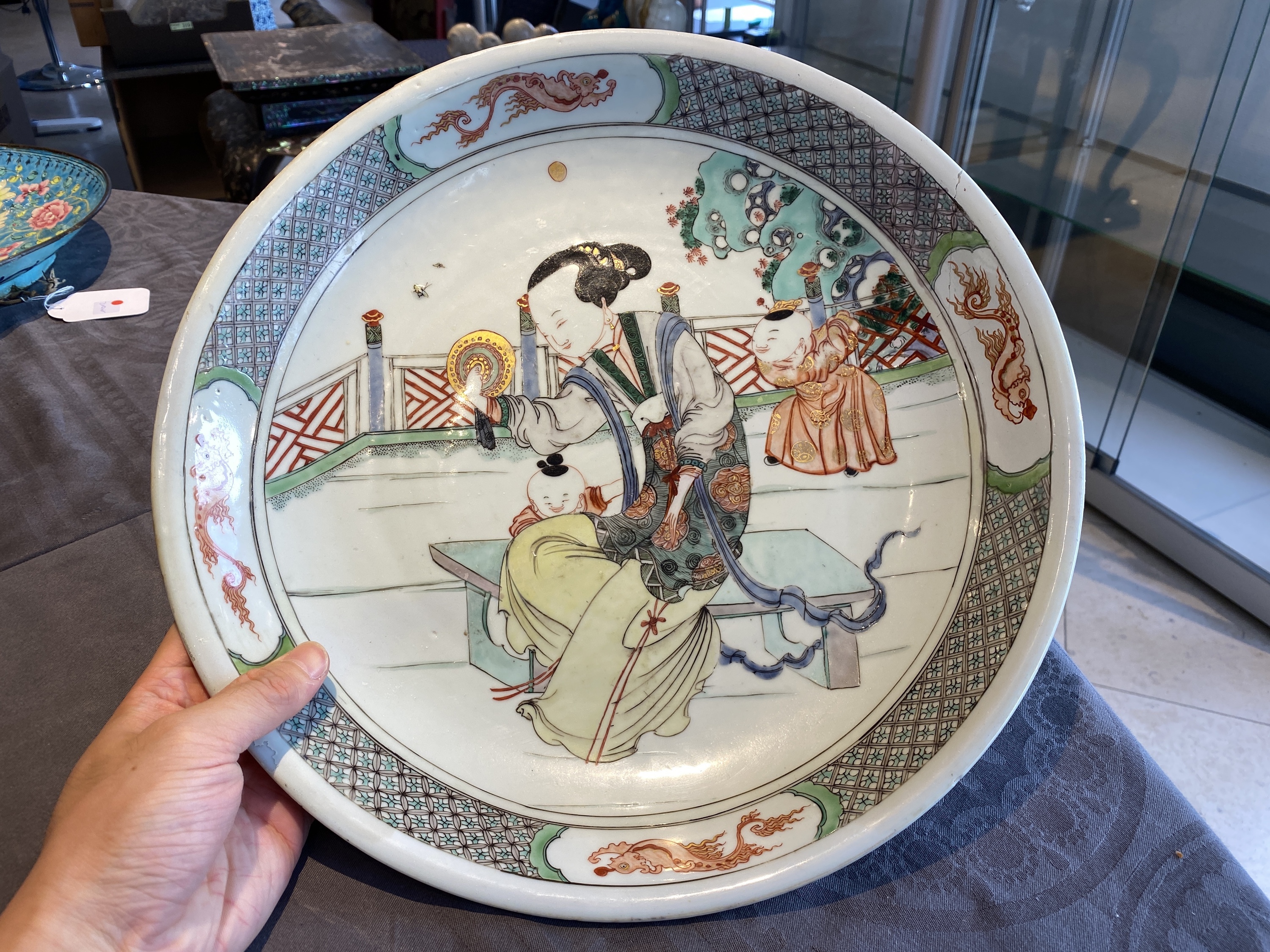 A Chinese famille verte dish with a lady and two playing boys, Kangxi - Image 3 of 27