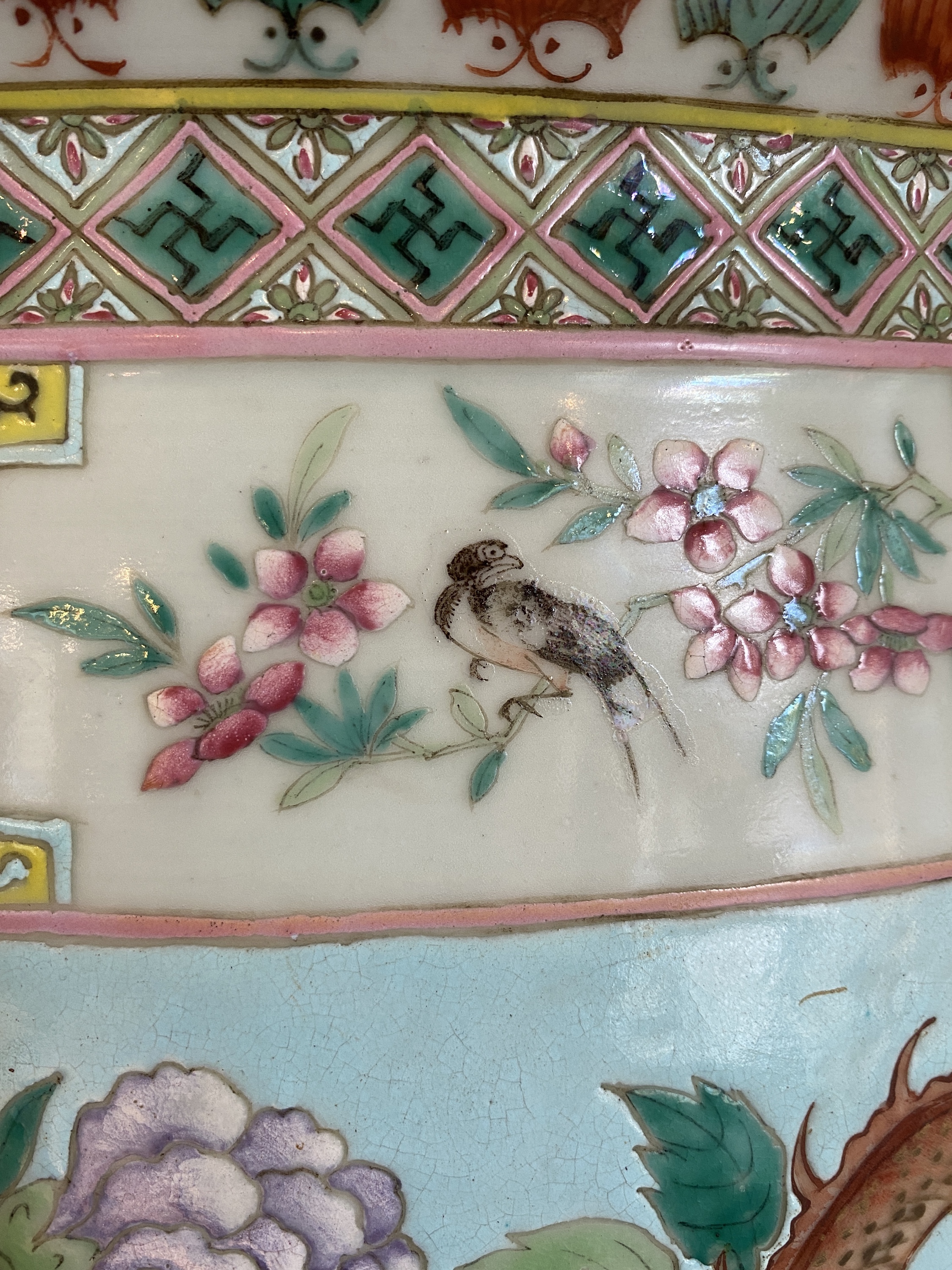 A large Chinese famille verte light blue-ground fish bowl, 19th C. - Image 17 of 28