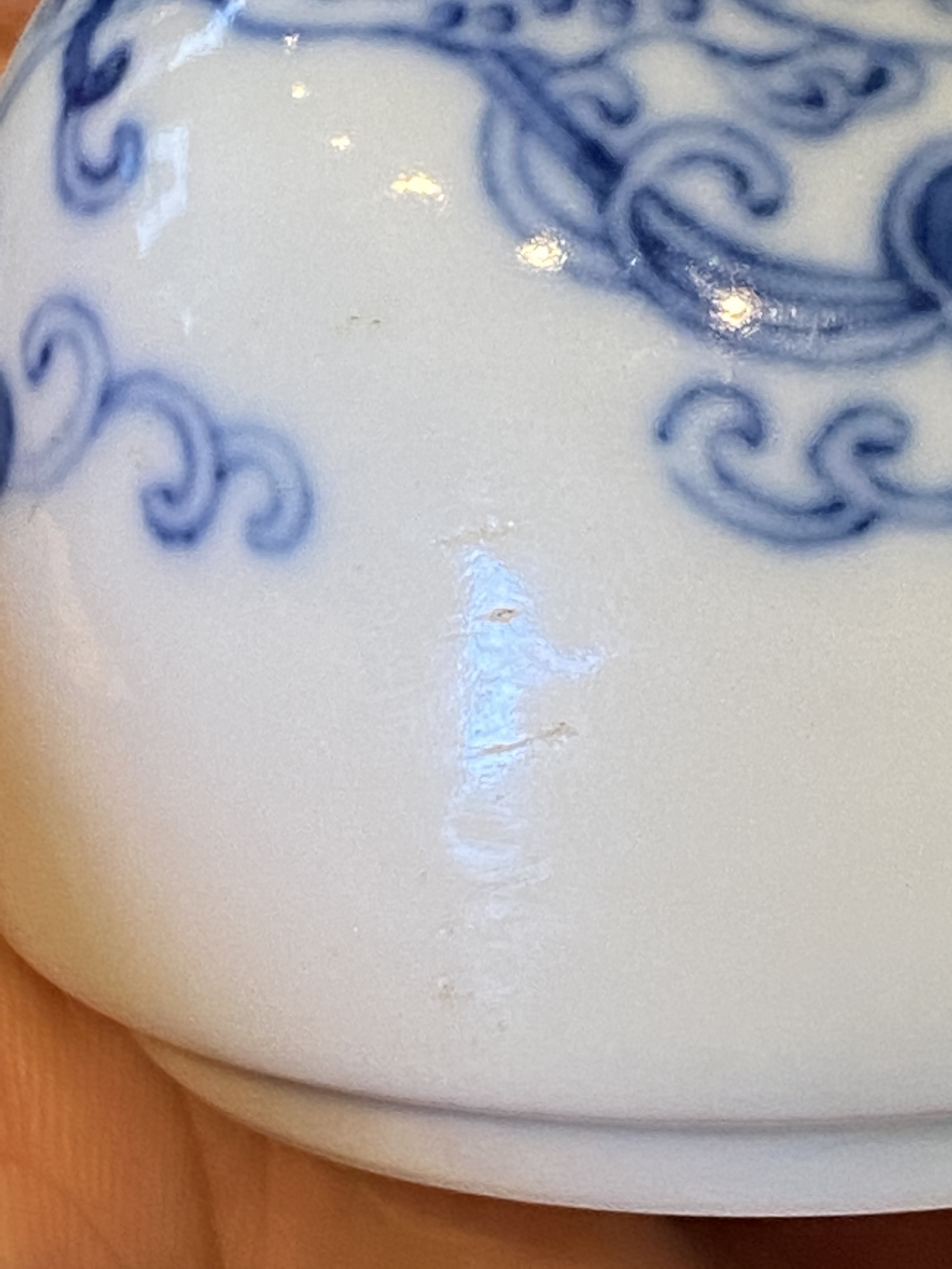 A small Chinese blue and white 'dragon' bottle vase, Yongzheng mark and possibly of the period - Image 25 of 29