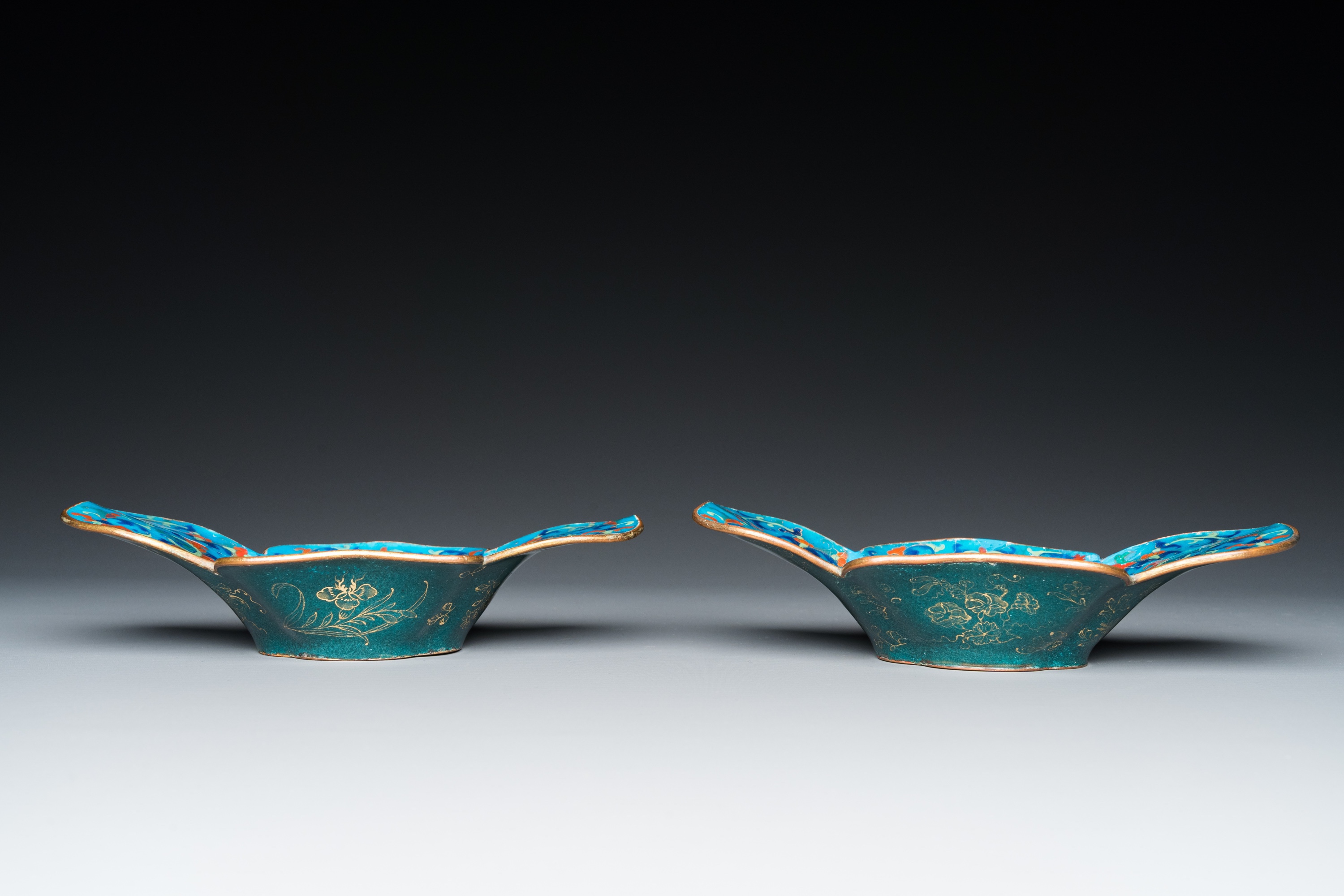 A pair of Chinese Canton enamel bowls and a square dish, Qianlong/Jiaqing - Image 8 of 8