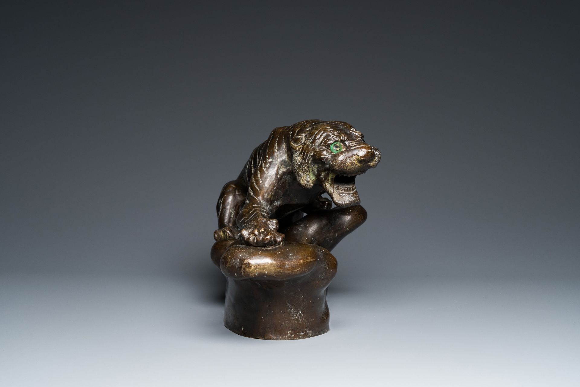 A large Vietnamese bronze tiger on a carved wooden stand, 19/20th C. - Image 5 of 10