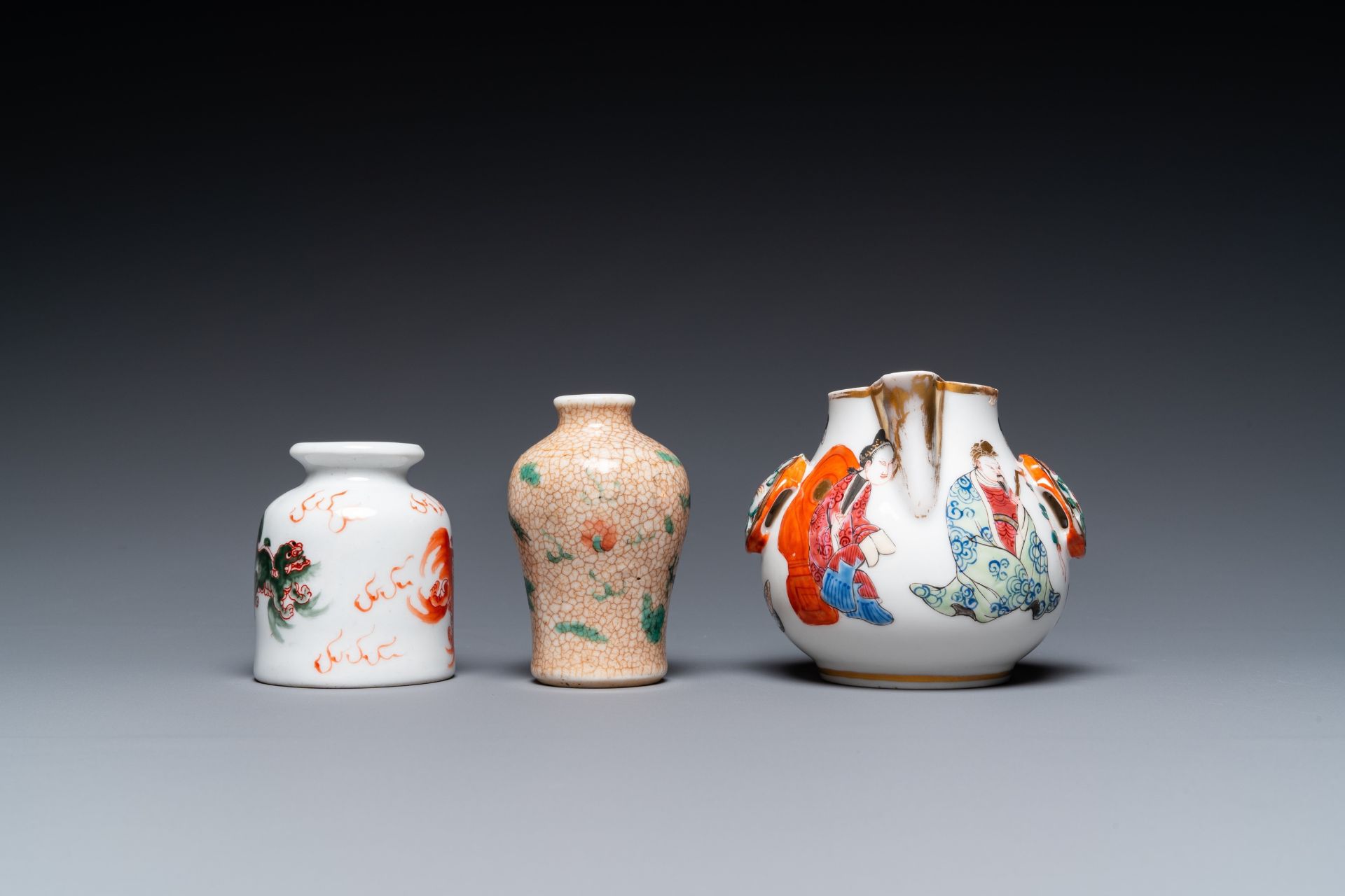 Six various Chinese vases and a 'Wu Shuang Pu' jug, 19/20th C. - Bild 9 aus 13