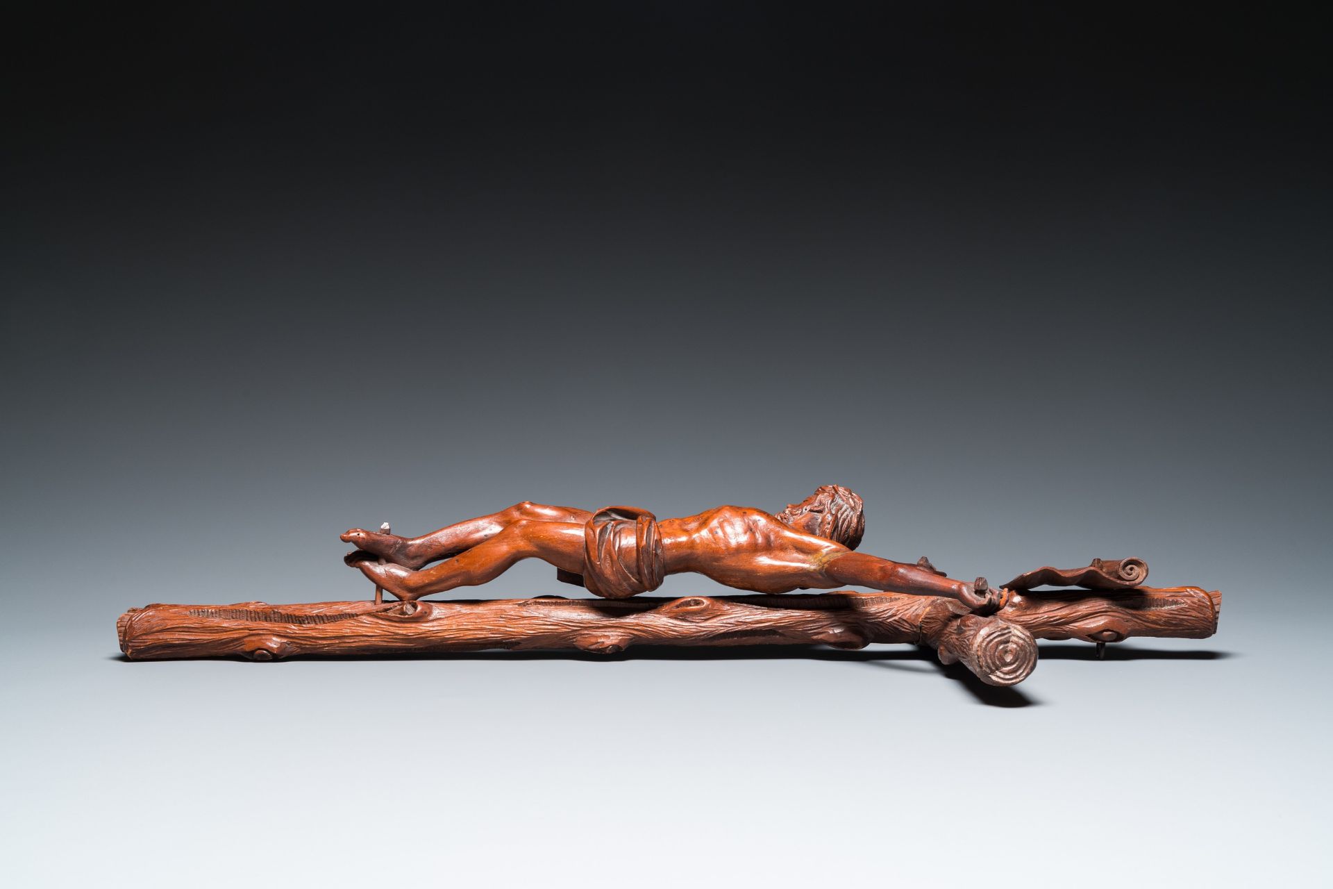 A naturalistically carved wooden crucifix with corpus, probably Germany, late 18th C. - Image 4 of 6