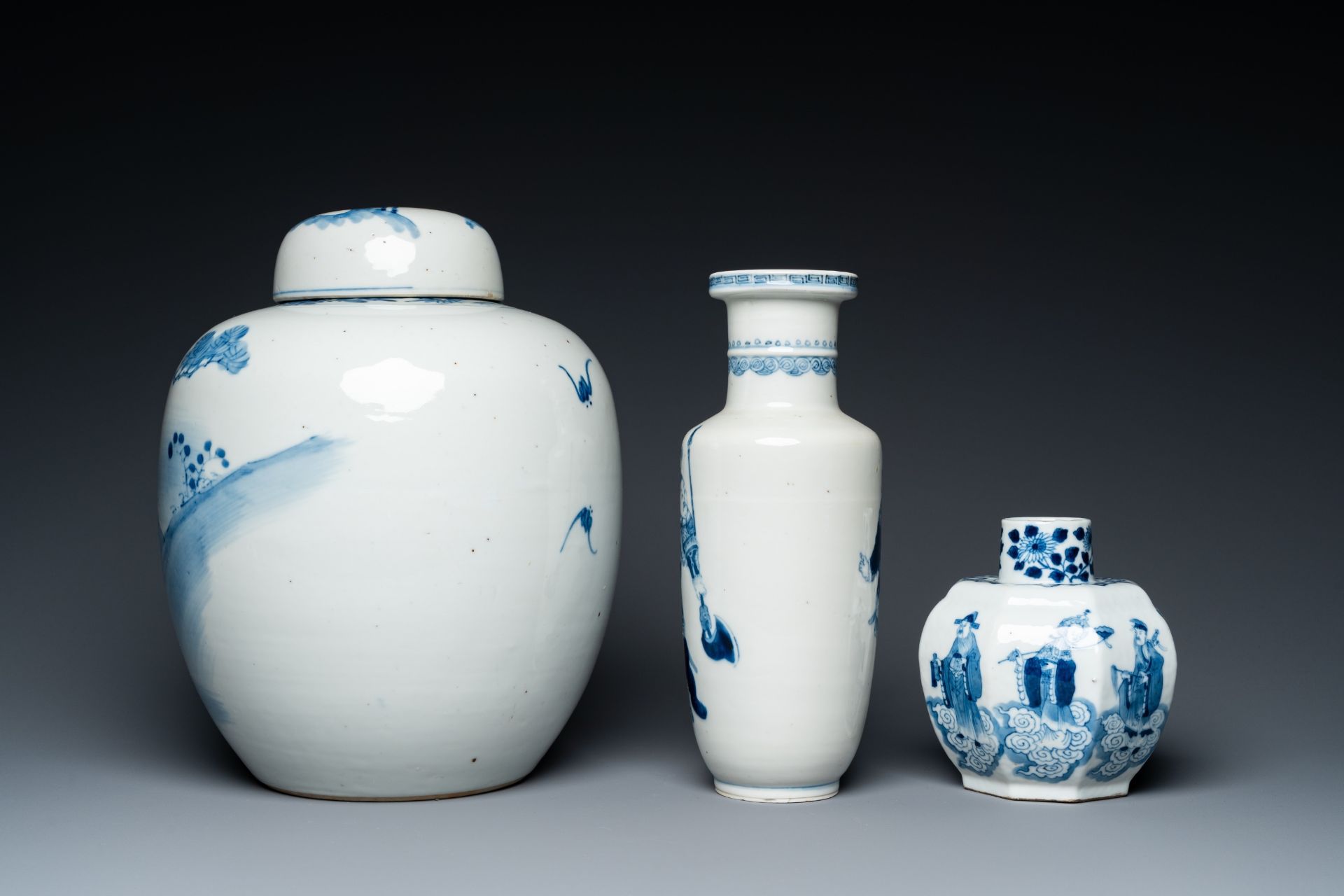 Three Chinese blue and white vases, 19th C. - Image 3 of 36