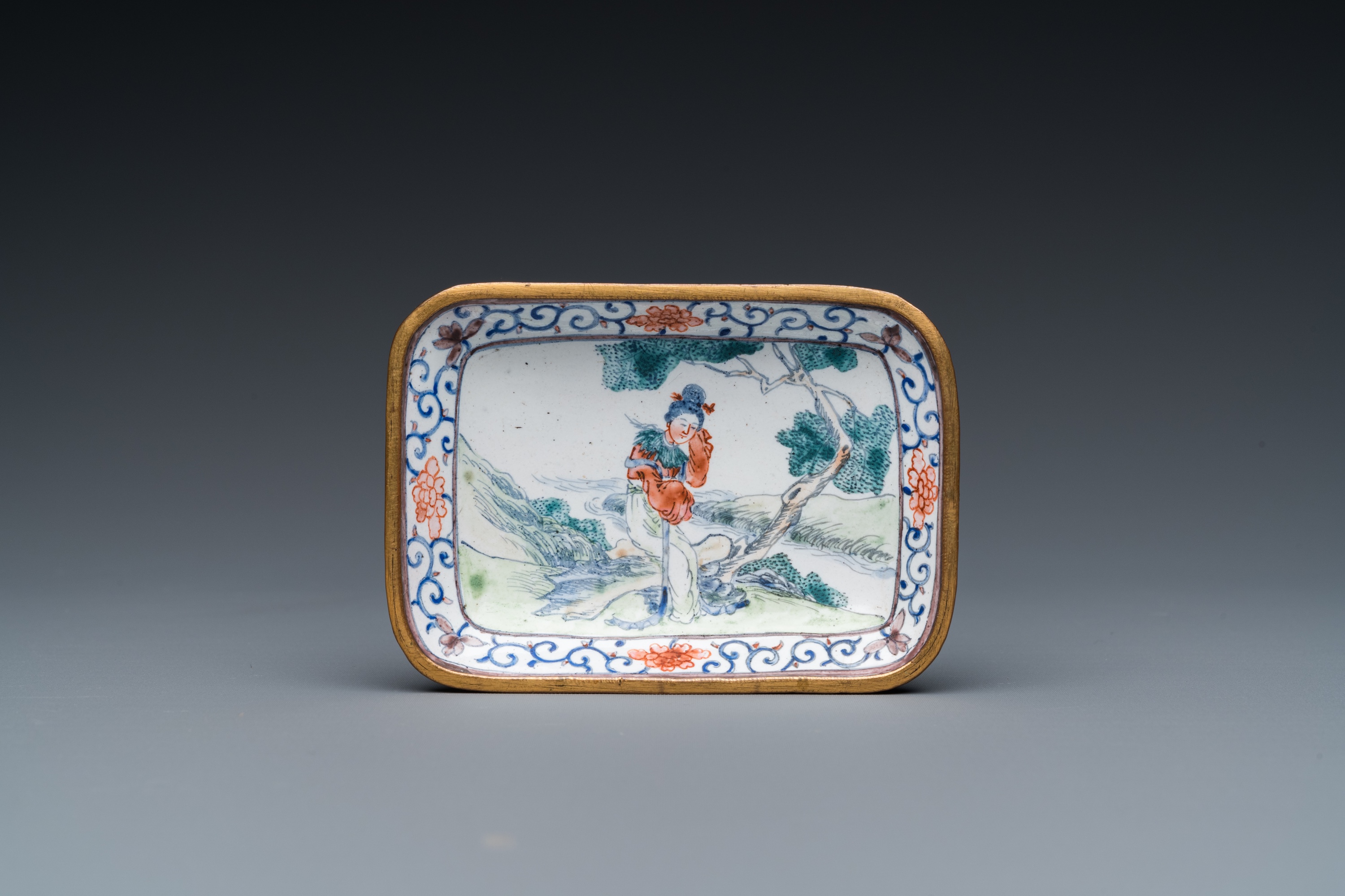 A Chinese Canton enamel tea caddy and four small dishes, 19th C. - Image 3 of 12
