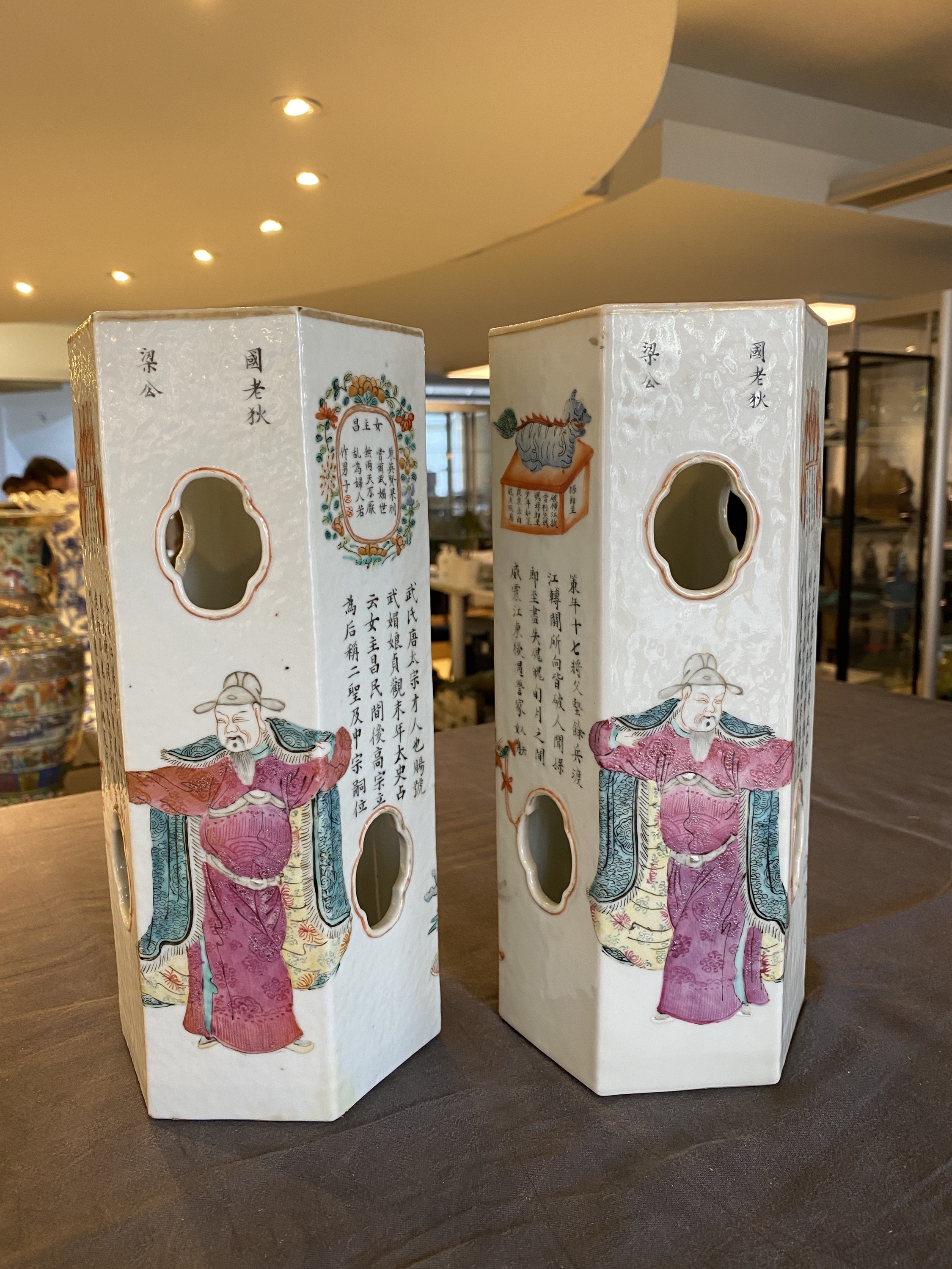 A pair of hexagonal Chinese reticulated famille rose 'Wu Shuang Pu' hat stands, Tongzhi mark and of - Image 7 of 16
