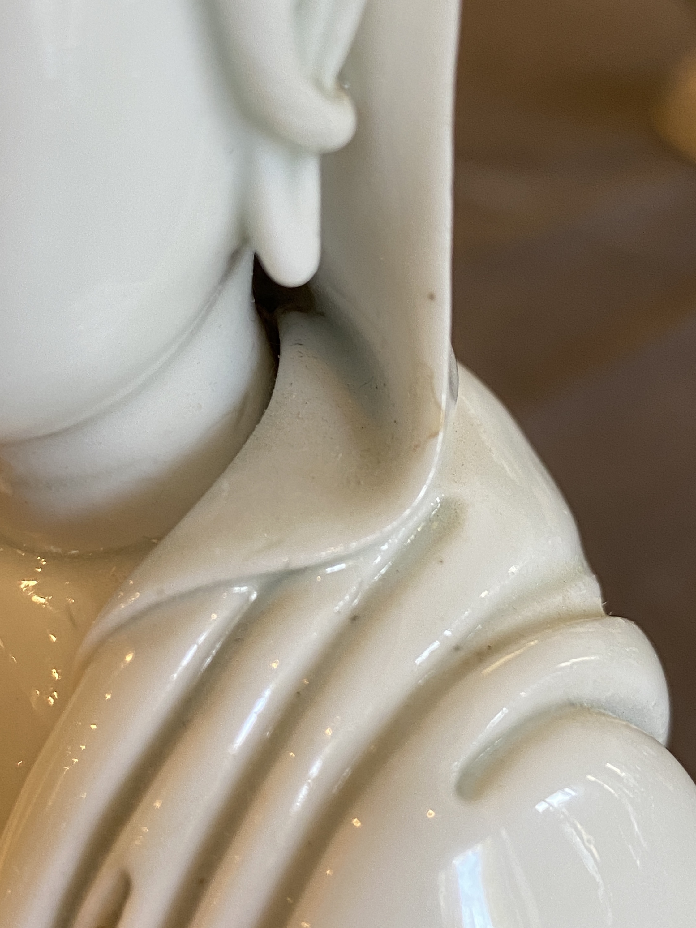 A Chinese Dehua blanc de Chine figure of Guanyin, He Zhang Yong Yin ____ mark, Kangxi - Image 19 of 34