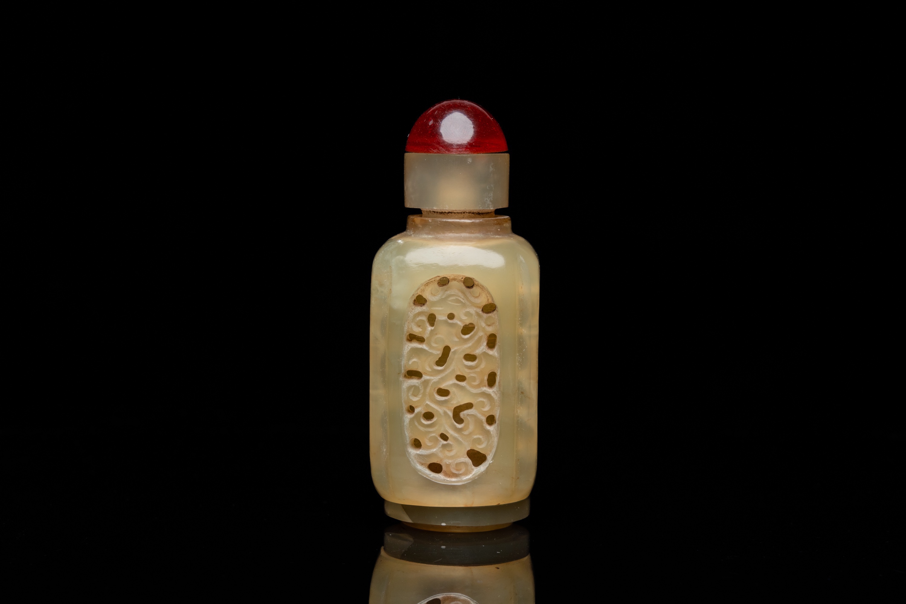 A Chinese reticulated and movable celadon jade snuff bottle, Qing - Image 3 of 11