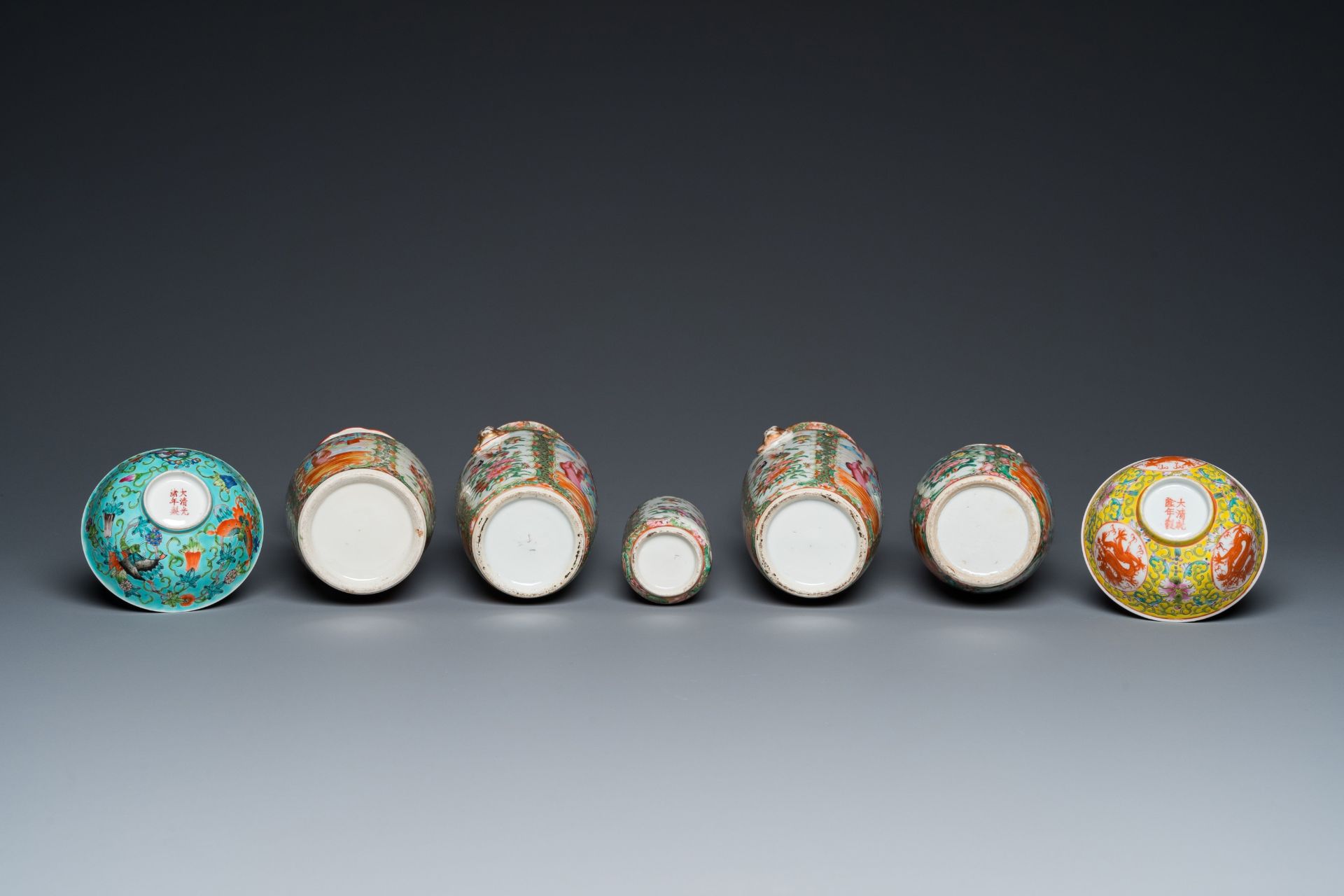 Eight Chinese Canton famille rose vases, two Nanking vases and two famille rose bowls, 19/20th C. - Image 13 of 15