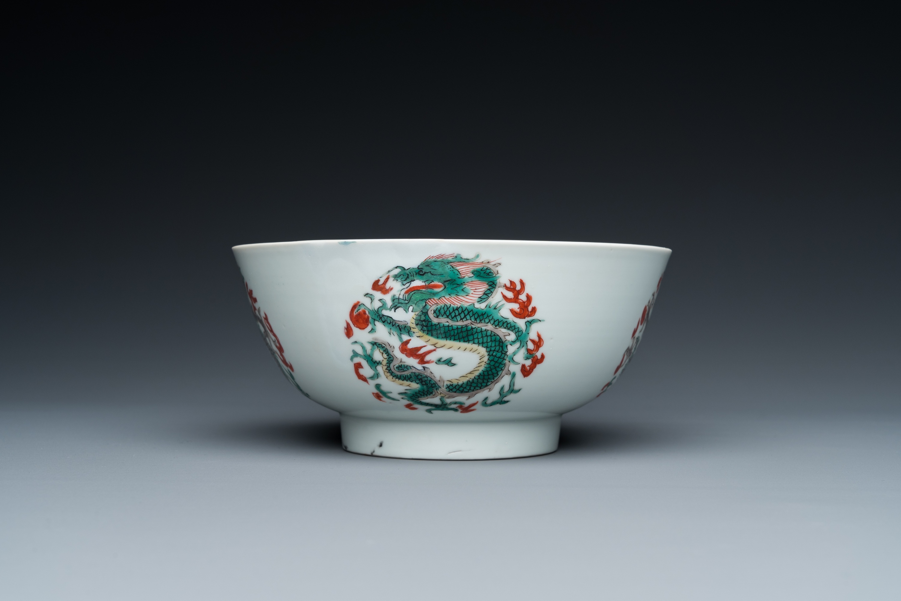 A rare Chinese famille verte 'dragon' bowl, Chenghua mark, Kangxi - Image 4 of 24