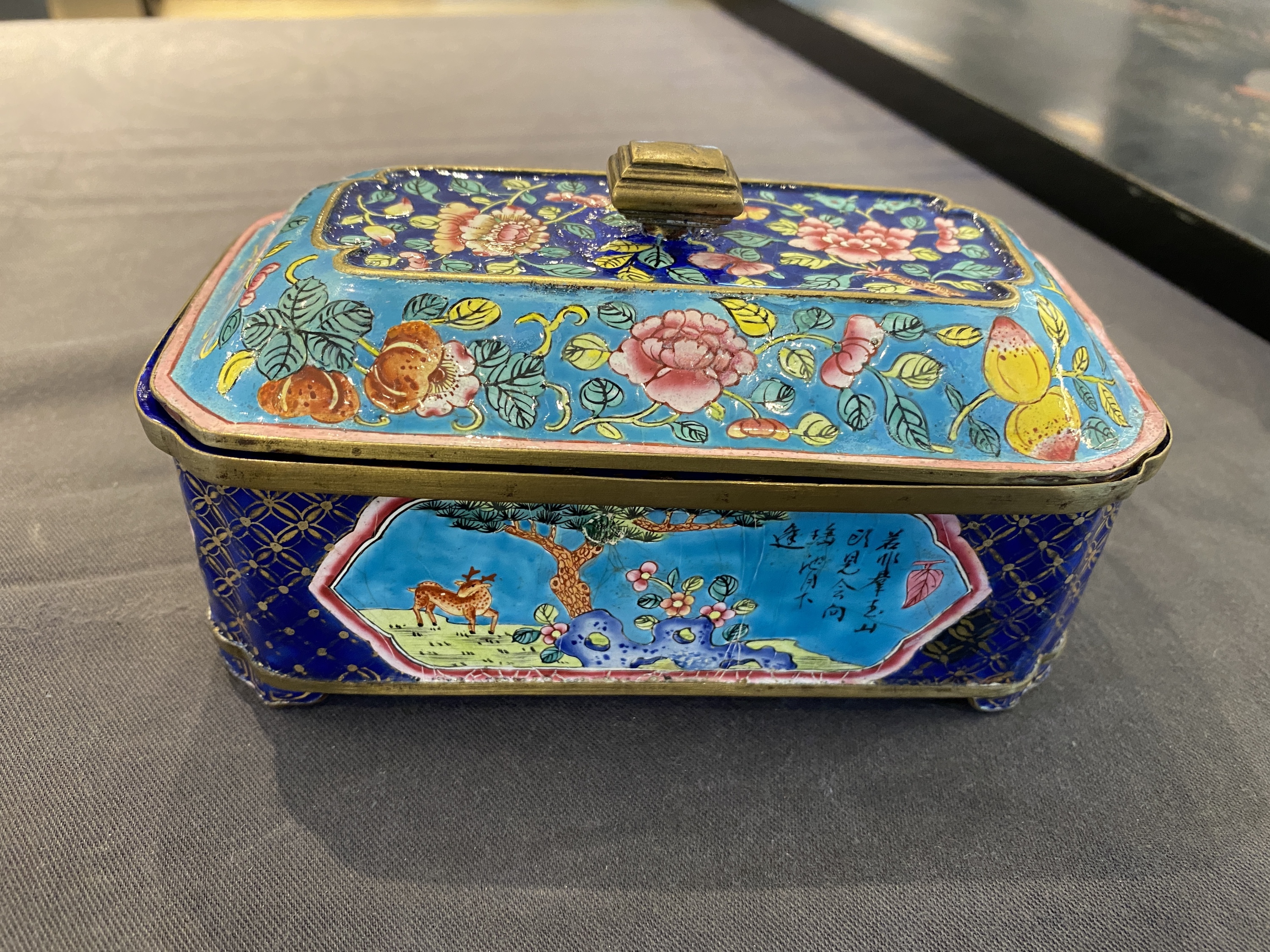 A Chinese Canton enamel covered box and interior tray for the Vietnamese market, 19th C. - Image 11 of 37