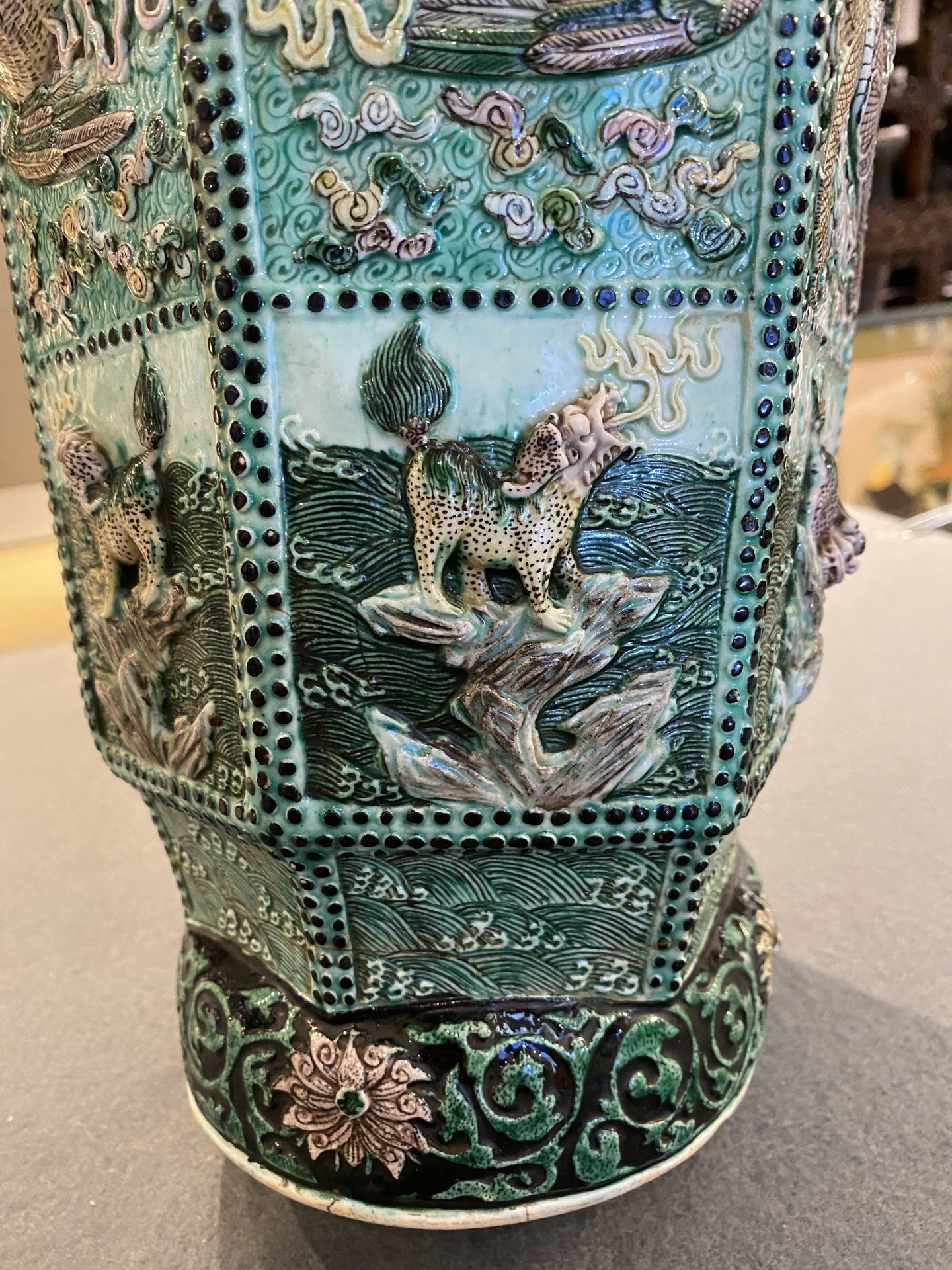 A Chinese hexagonal verte biscuit vase with applied dragon design, 19/20th C. - Image 11 of 26