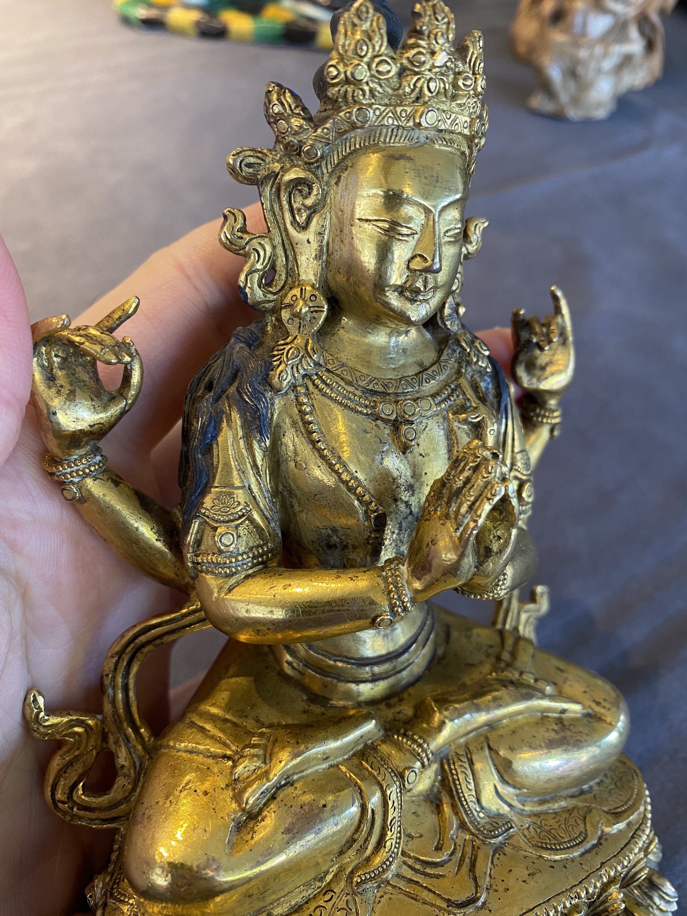 A Chinese gilt bronze figure of Avalokitesvara, Yongzheng mark and of the period - Image 16 of 27