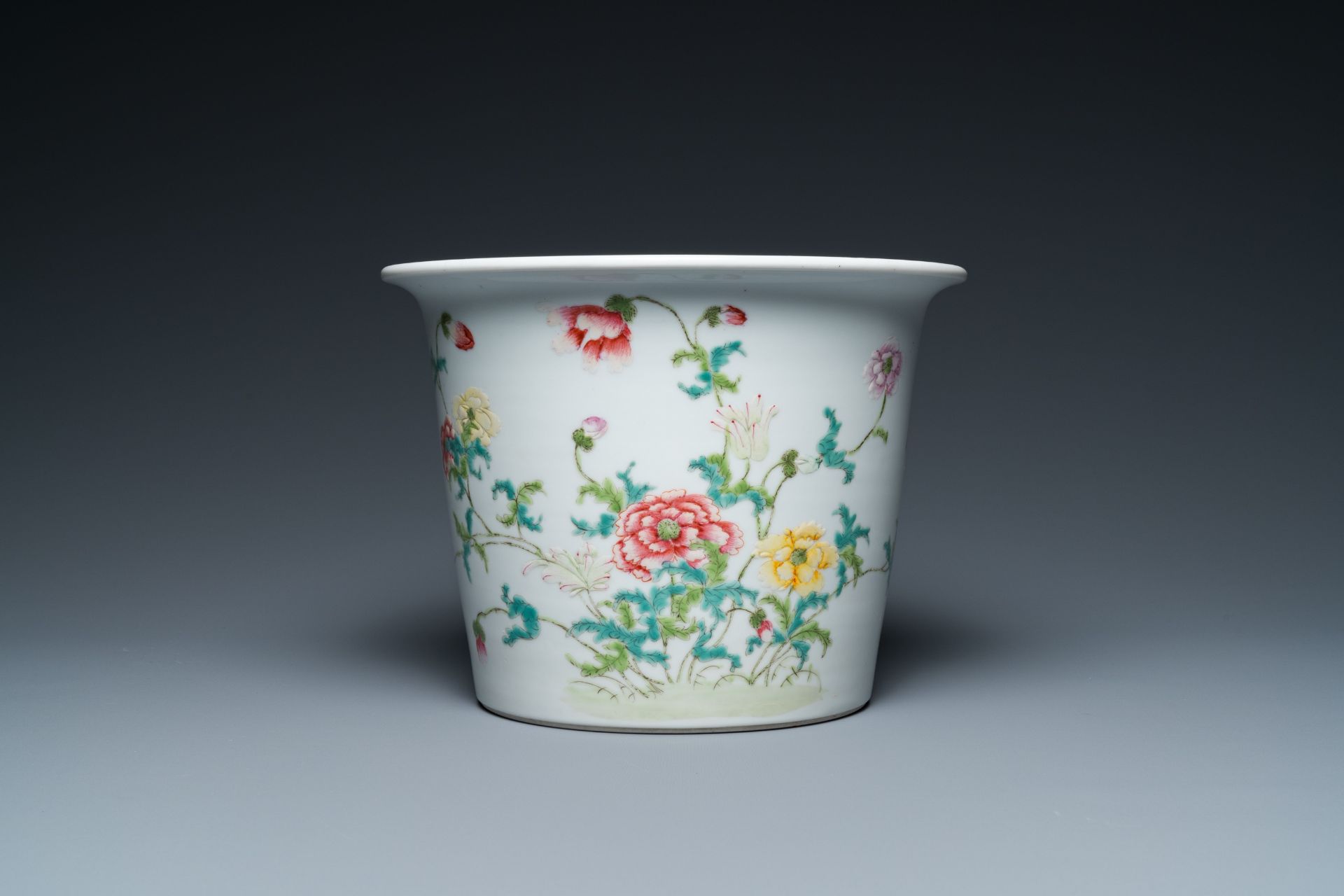 A Chinese famille rose plate and a jardinire, Yongzheng and Hongxian mark, Republic - Image 4 of 9