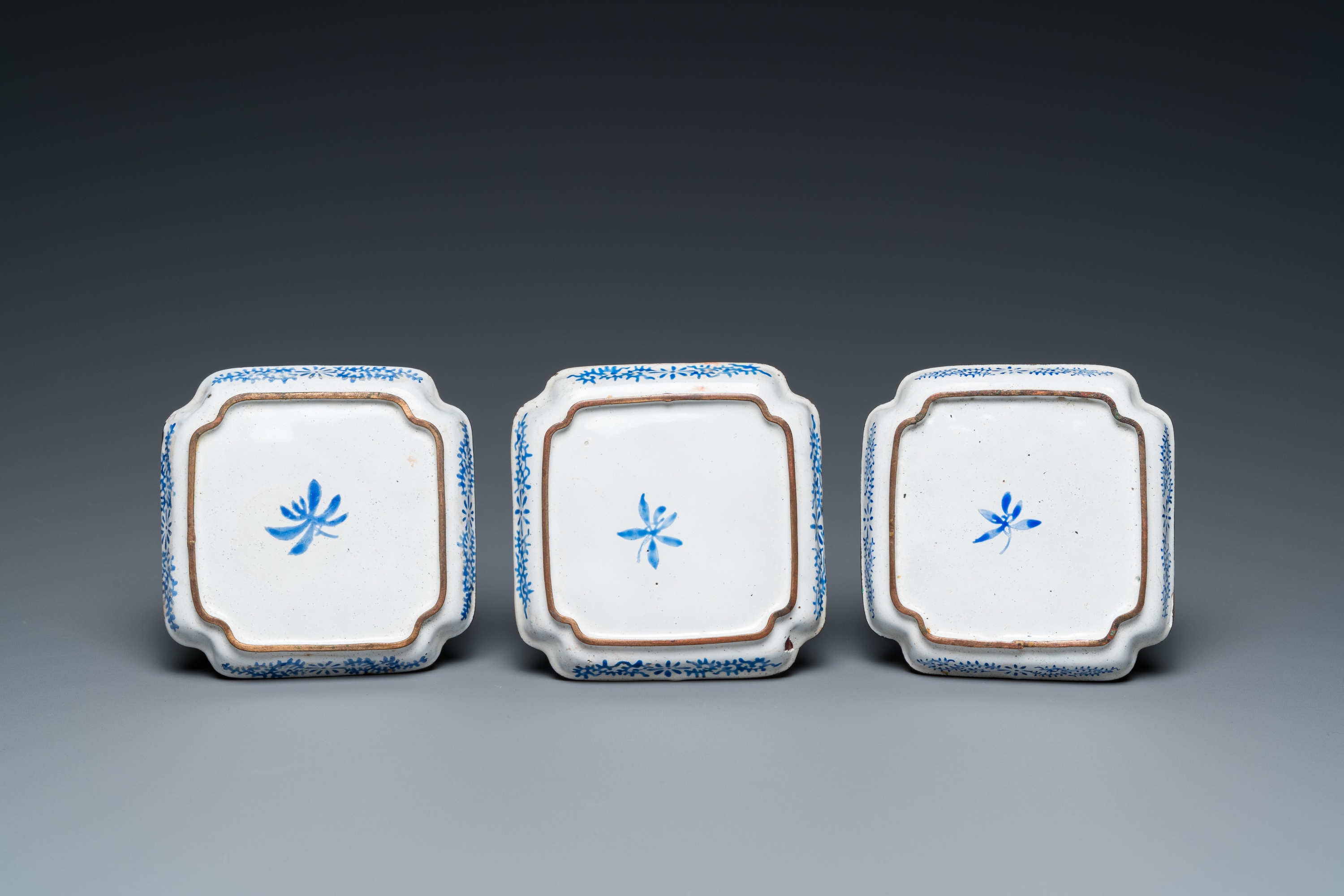 A Chinese Canton enamel tea caddy and four small dishes, 19th C. - Image 12 of 12