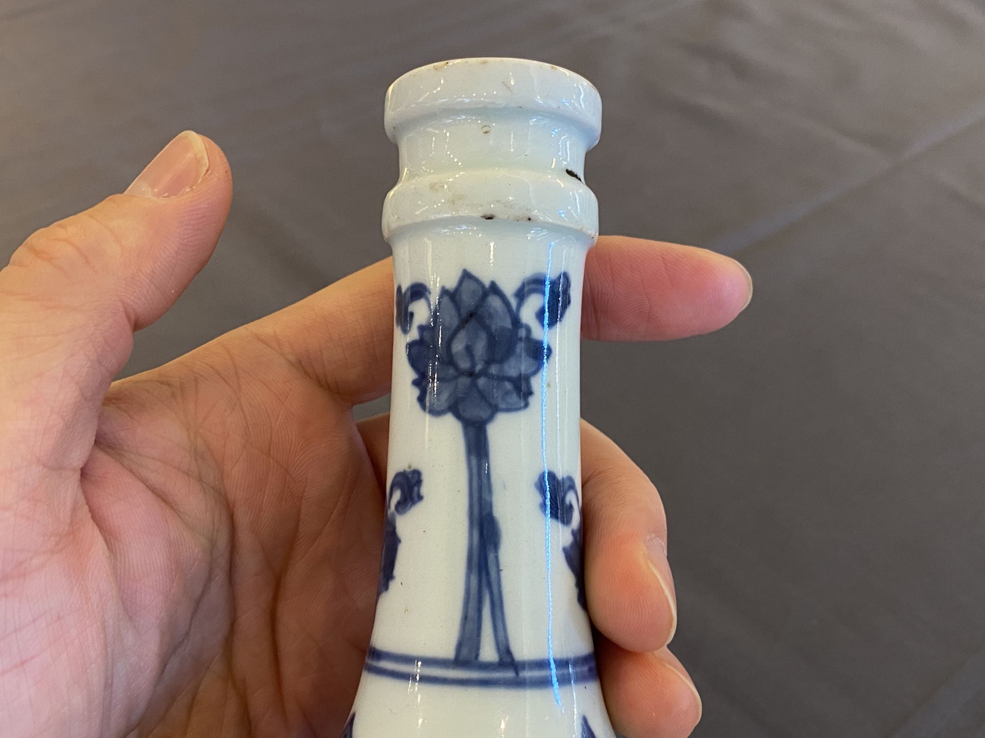 A pair of Chinese blue and white 'peony scroll' pharmacy bottles, Kangxi - Image 10 of 20