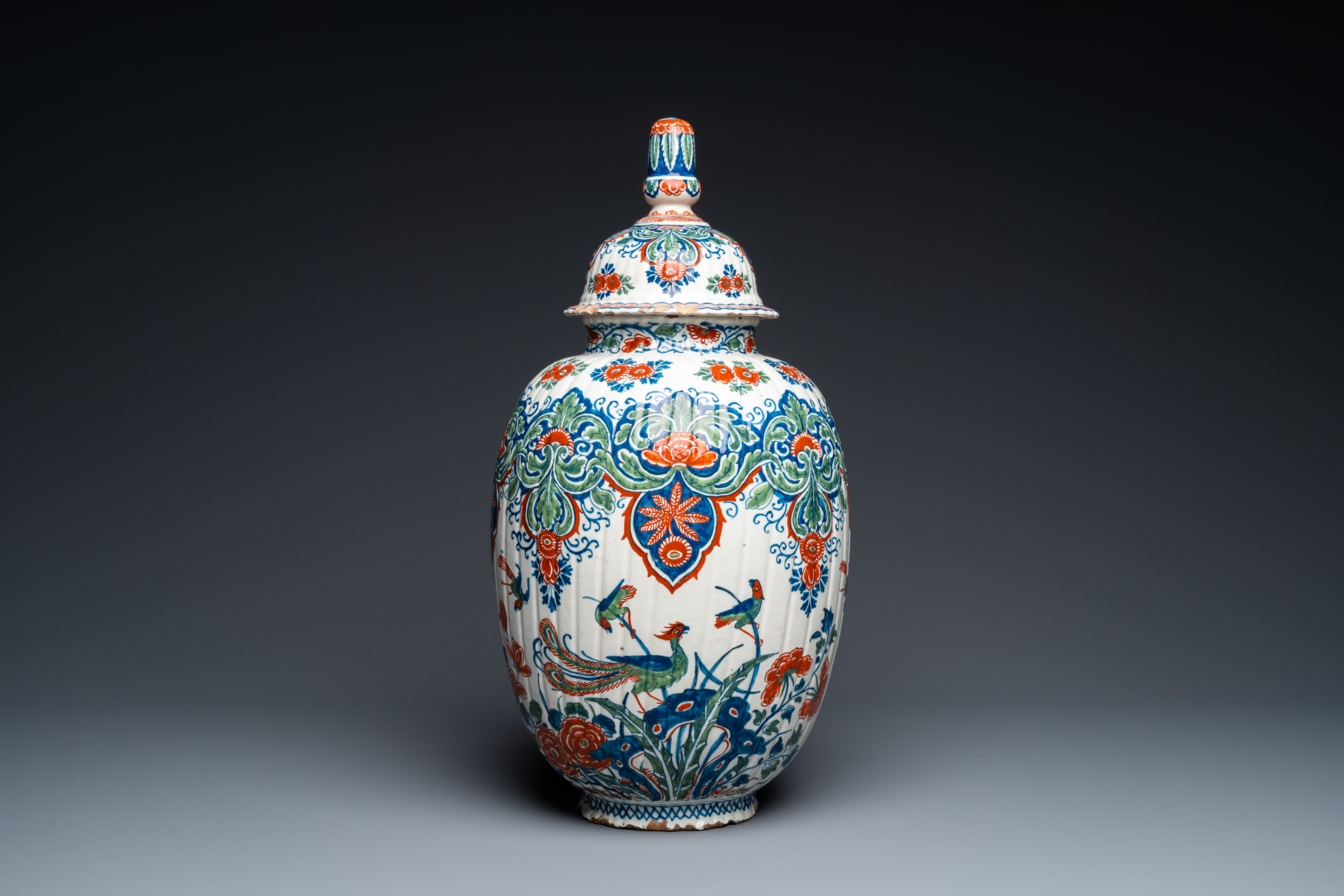 A ribbed Dutch Delft cashmere palette vase and cover, 1st quarter 18th C.