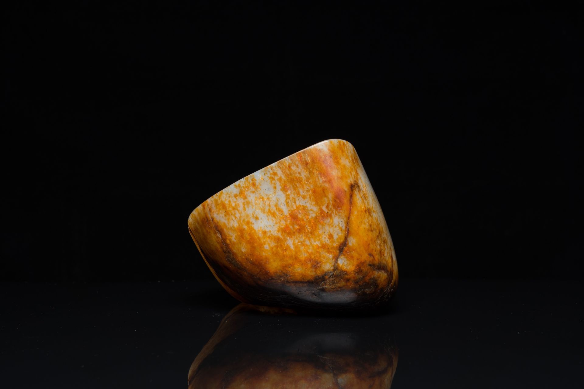 A Chinese hollowed jade libation cup on wooden stand, probably Qing - Image 6 of 25