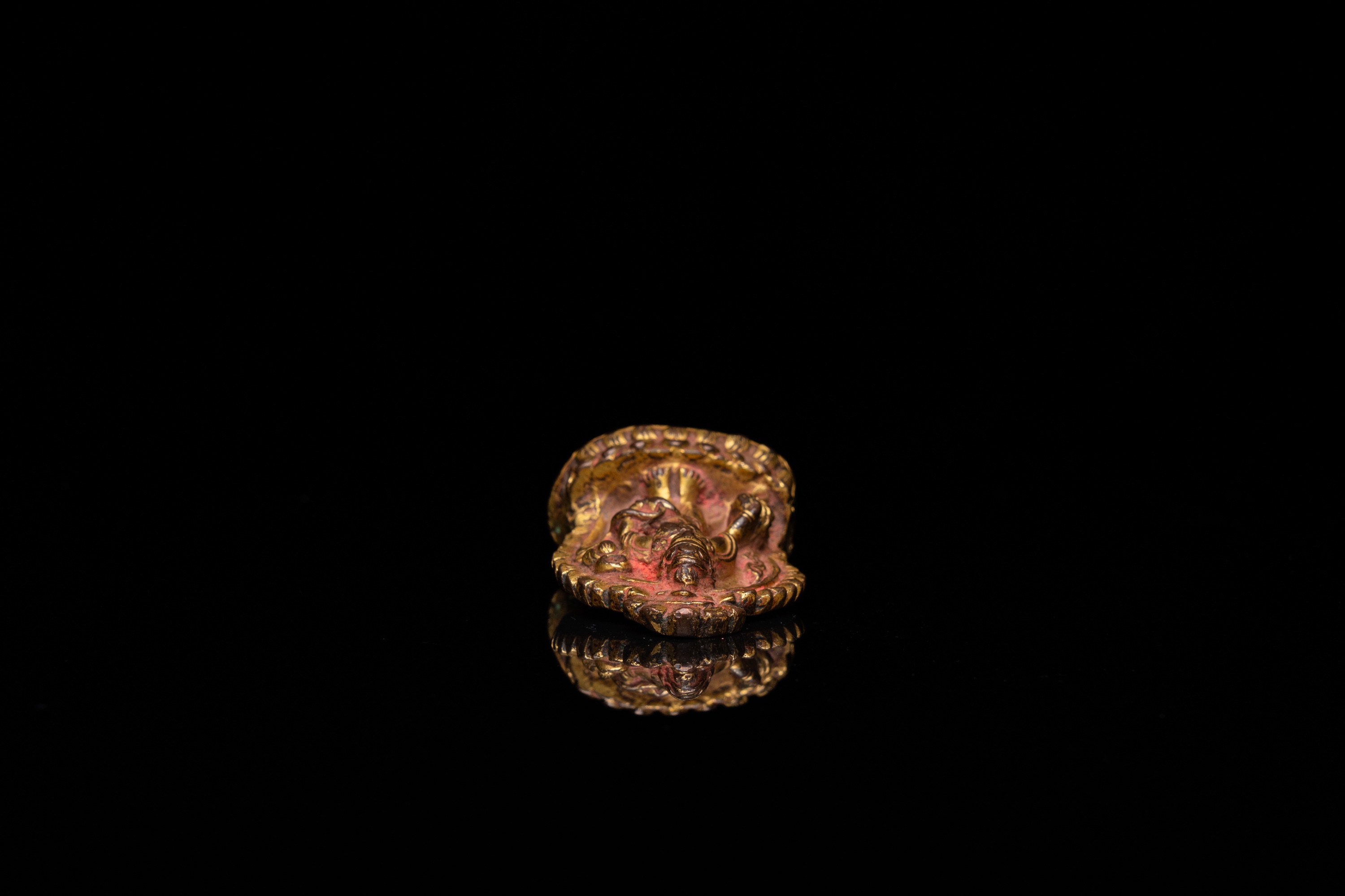 A lacquered gilt bronze miniature Buddha, Tibet or Nepal, 15/16th C. - Image 5 of 12