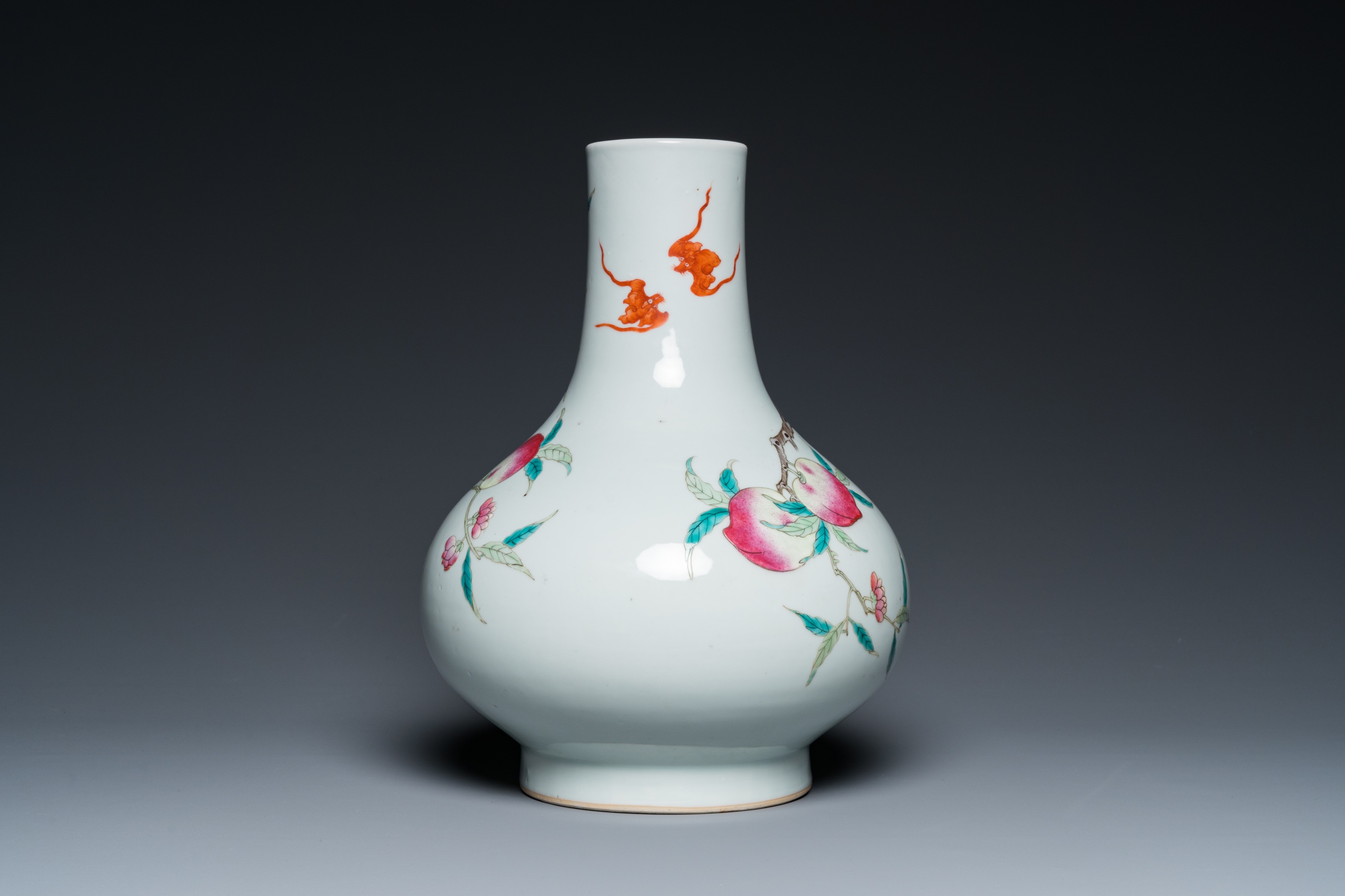 A Chinese famille rose 'nine peaches' bottle vase, 19th C. - Image 3 of 18