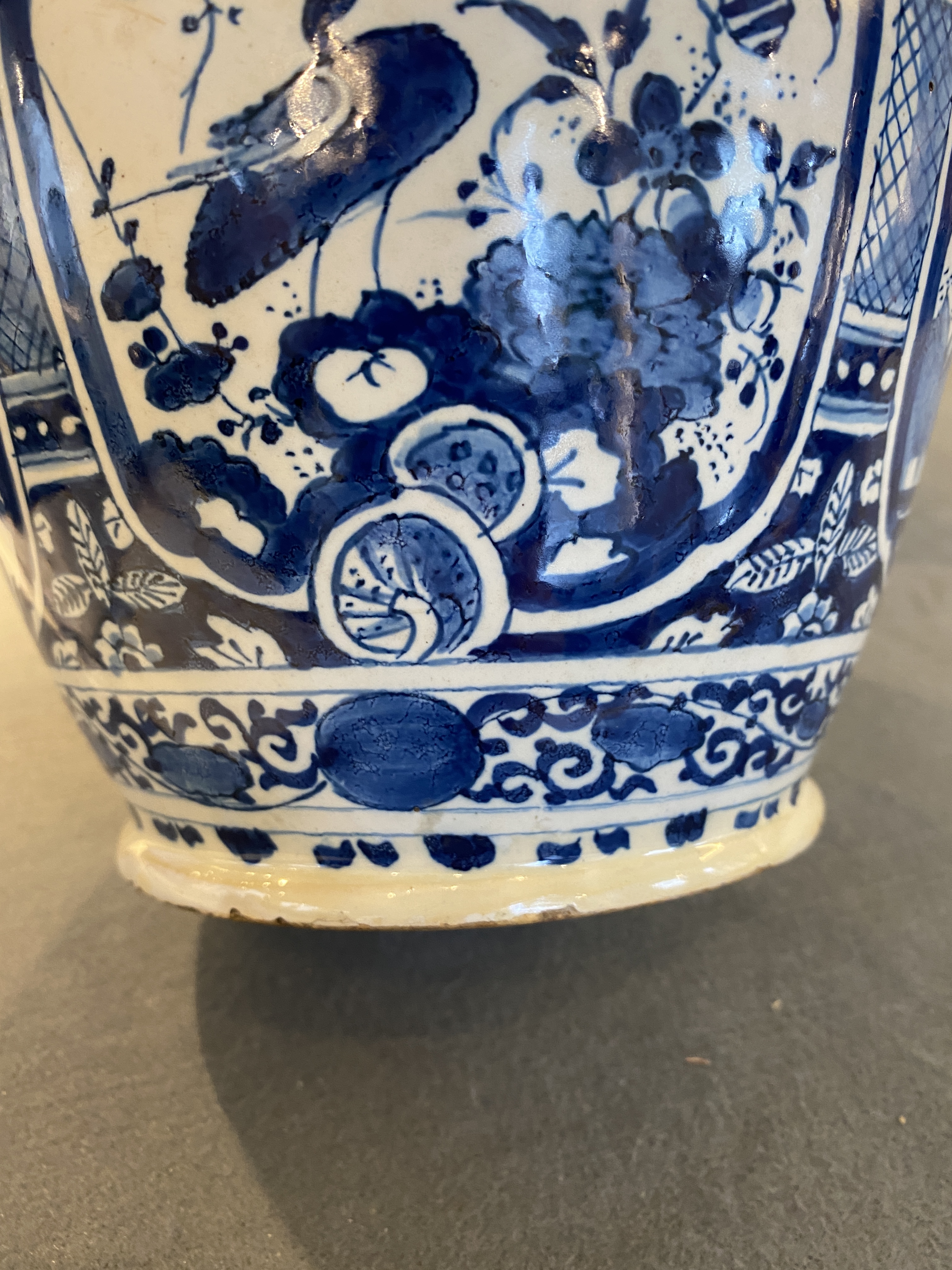 A pair of Dutch Delft blue and white chinoiserie bottle vases, 18th C. - Image 22 of 33