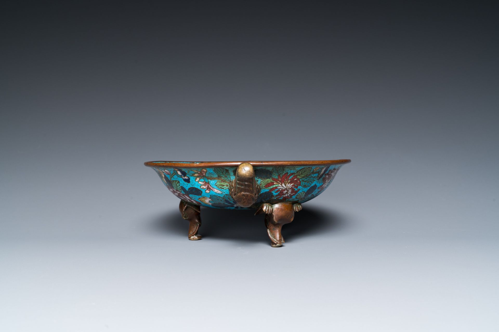 A Chinese cloisonnŽ tripod 'phoenix' bowl with elephant head handles, Qianlong/Jiaqing - Image 4 of 7